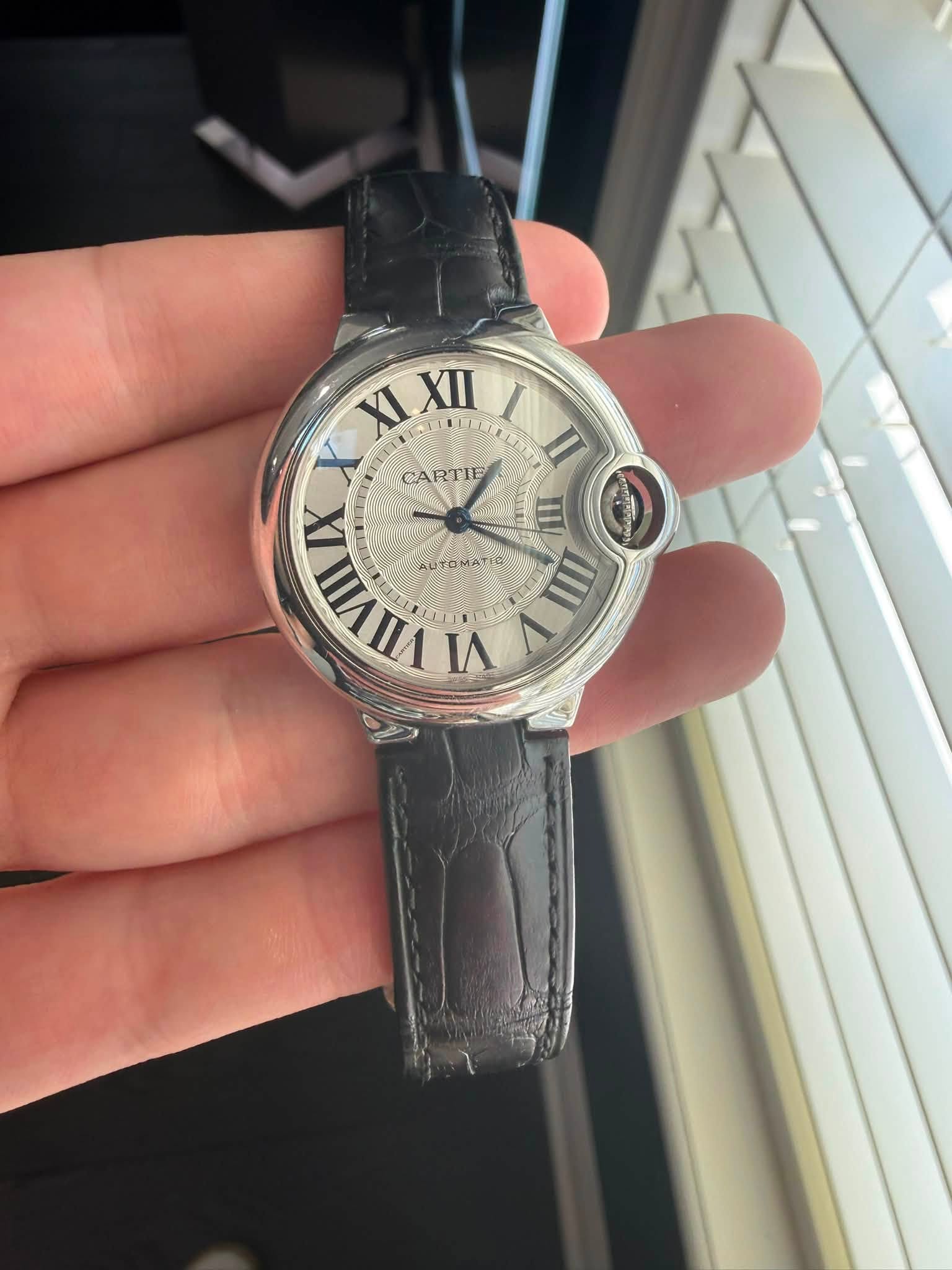May be an image of wrist watch and text that says 'KIXII LLL LI XI XH X CARTIE II IX IU VIIVII VI AUTOMATIC ወ !'