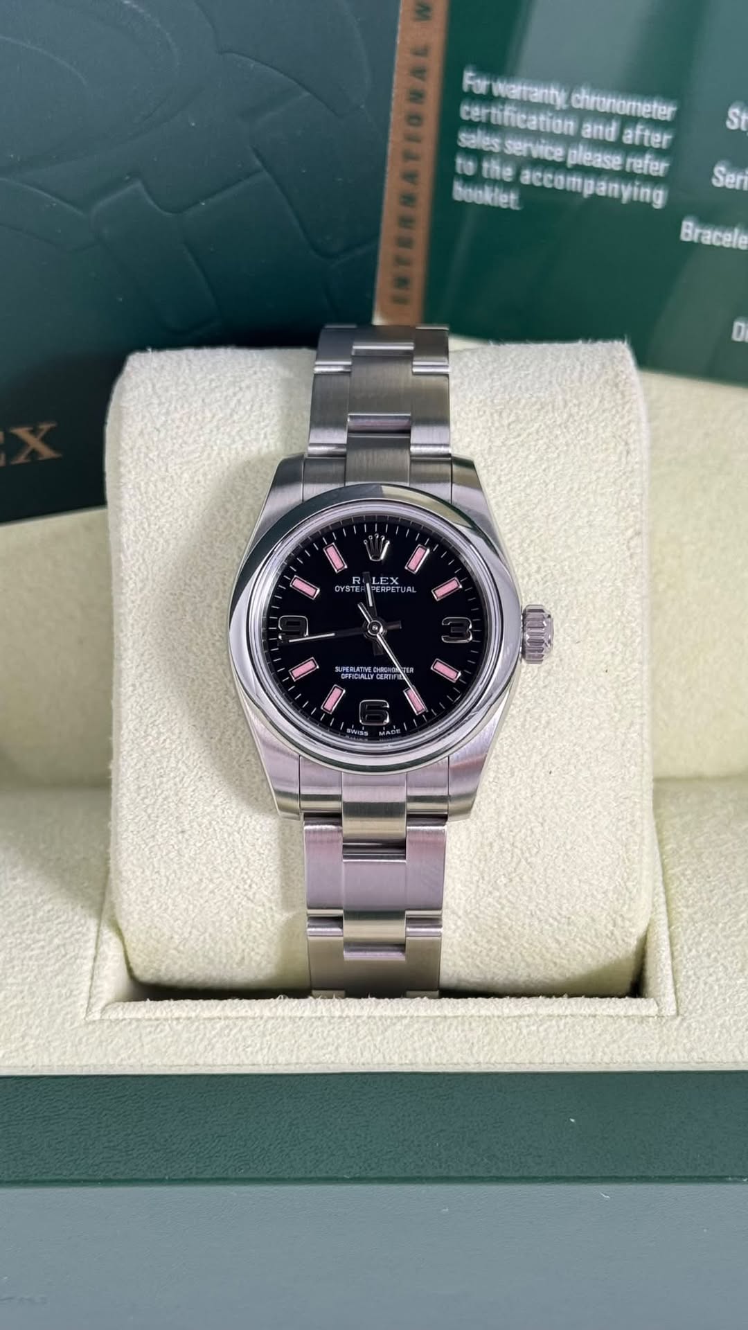May be an image of wrist watch and text that says 'St Fr Warranty chronometer certificationa and after salesenvicepleaserefer sales service please to the booklet accompanying refer…