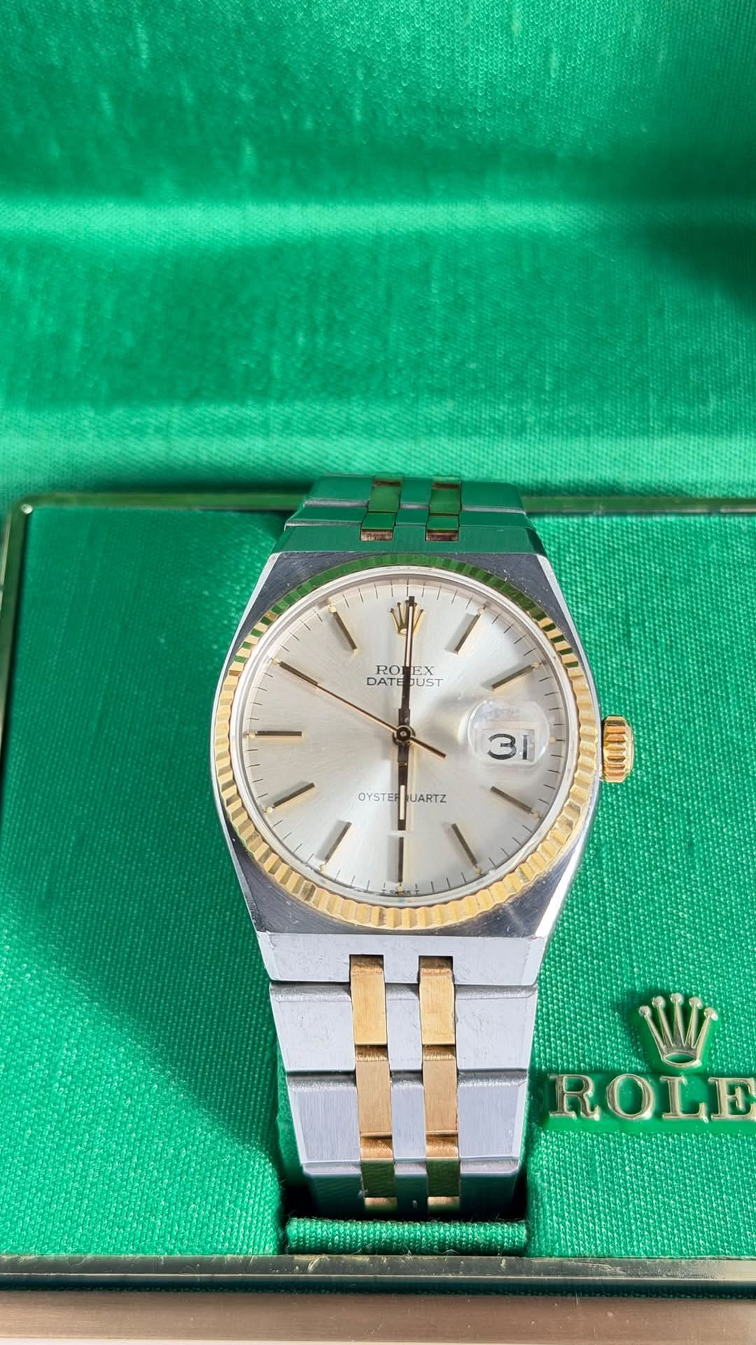 May be an image of wrist watch and text that says 'ROL EX DATE DATE ATE UST 115T 31 OYSTE OYSTERQUARTZ JARTZ COD KokA شد W ROLE'