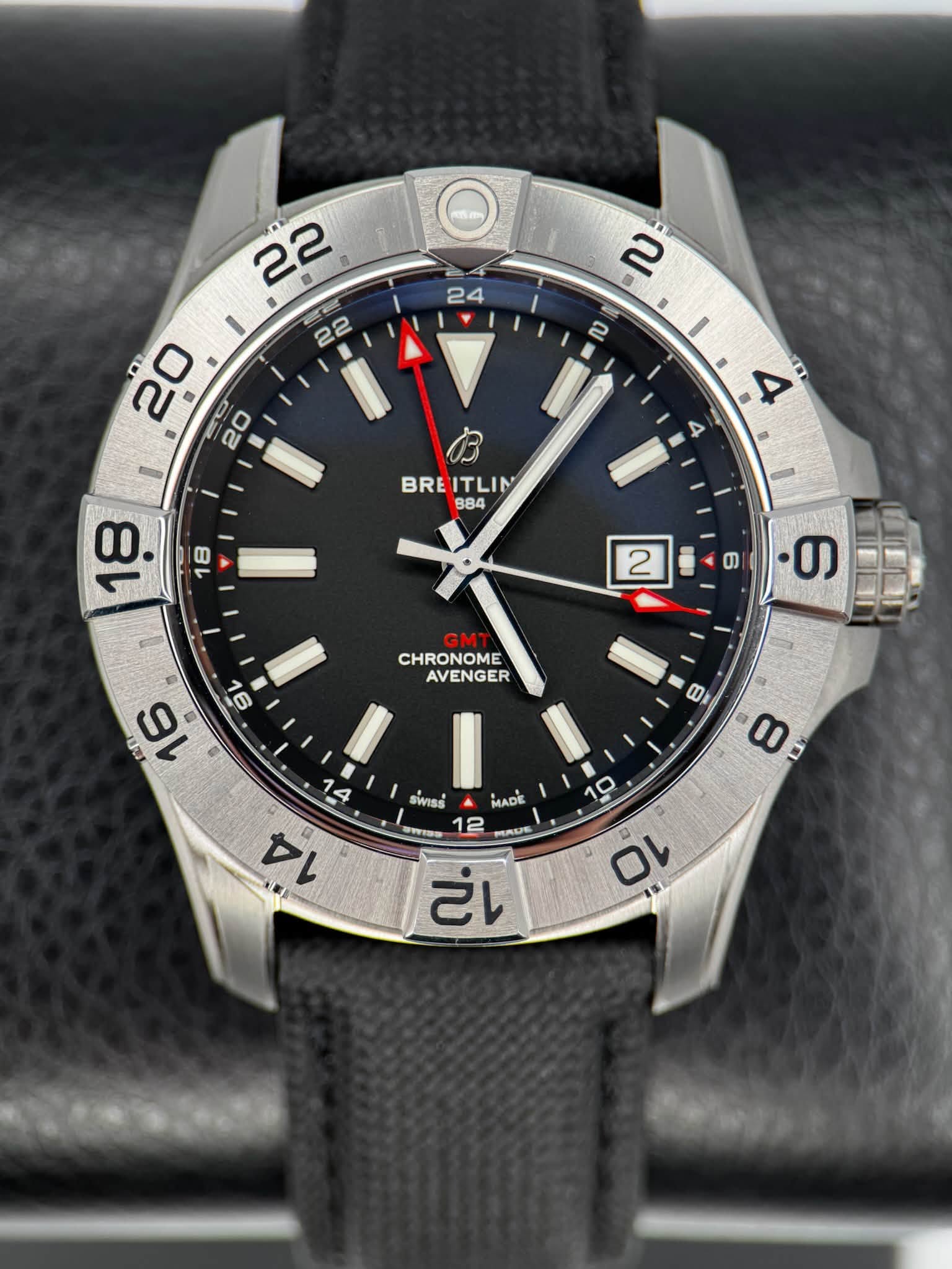 May be an image of wrist watch and text that says '22 月 SE I 4 1 4 BREITLIN BRE ወ ወ 白レ CHRONOME AVENGER 進町 16 B SWIsS MADE 0 14 4 કো 12 MERUE လ. L0 10 10 Powt'