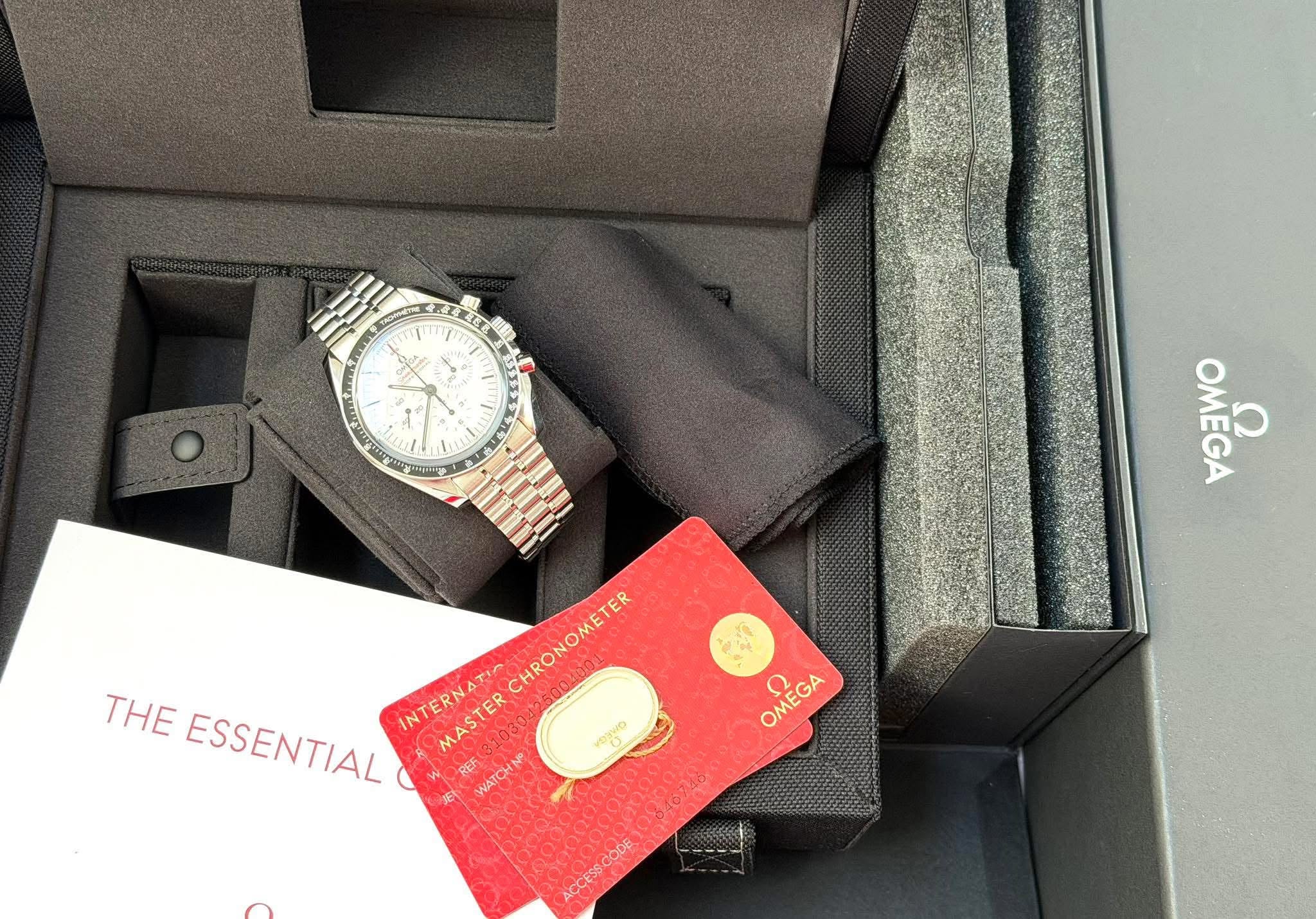 May be an image of wrist watch and text that says 'TA3mETи ណ T7Y DnA 10ーン ၁၀် B D 5 E E B ® a o 9 የ OMEGA ח حي OMEGA CHRONOMETER THE ESSENTIAL INTERNATIA MASTER 6108047 No oRRD…