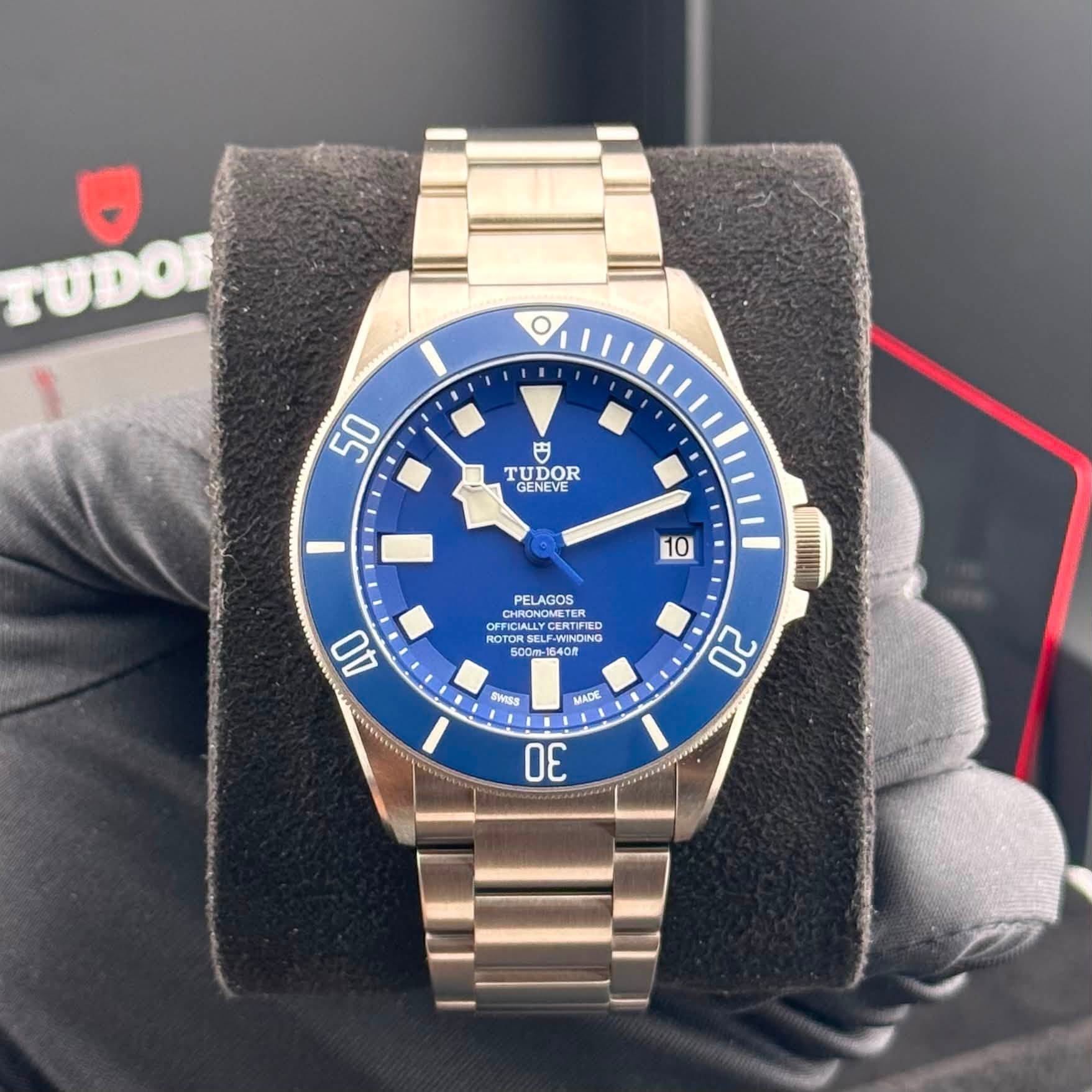 May be an image of wrist watch and text that says '1υύoH TUDO O 50 円 TUI TUDOR OR GENEVE I 10 PELAGOS NCEICIALLYCL YCERTE AC LYCERTP CHRONOMETER CHRONOMETER ROTORSELF-W R -WINGING…