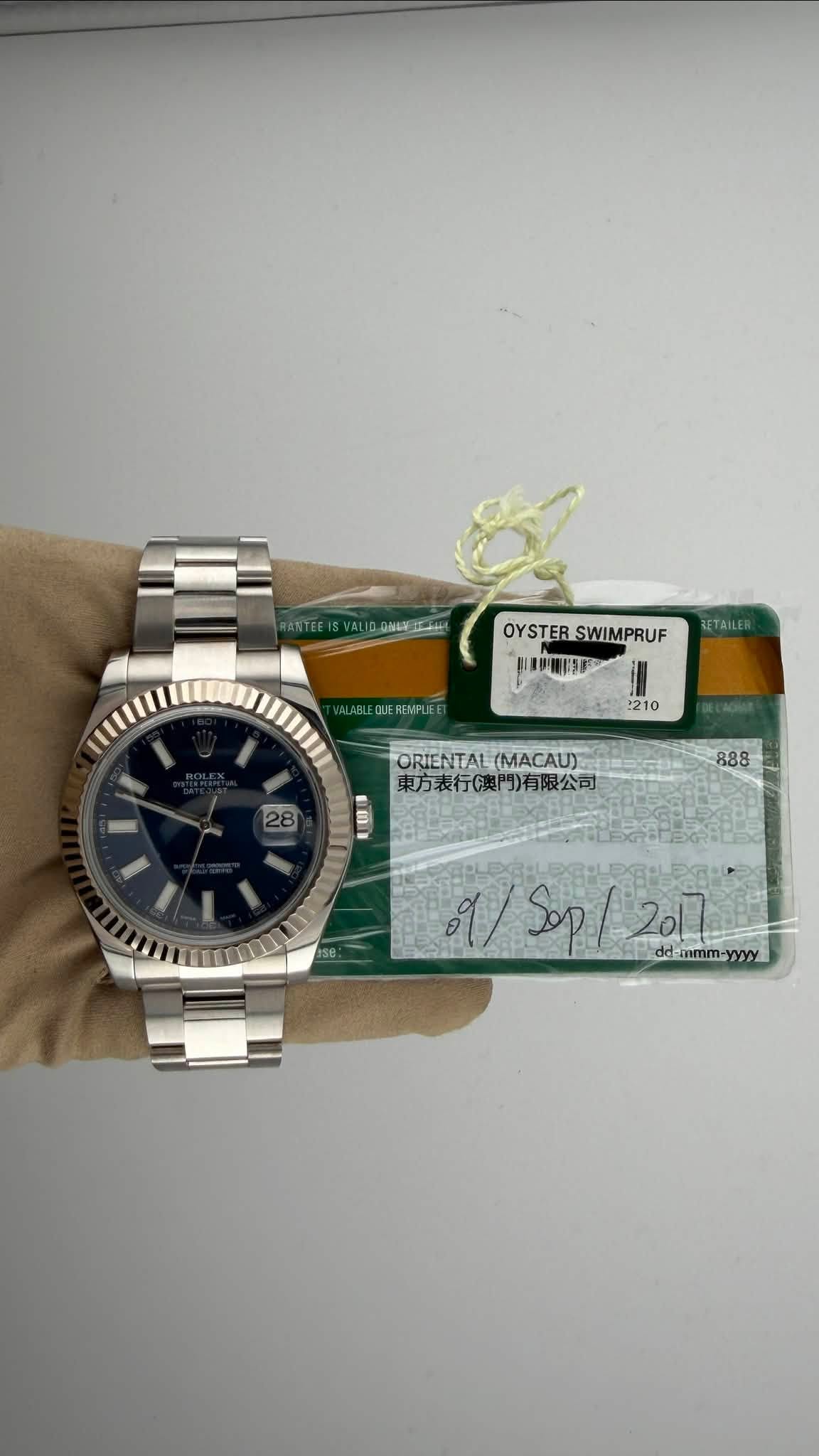 May be an image of wrist watch and text that says 'OYSTER OYSTERSWIMPRUF SWIMPRUF 中享 RETAILE LABLEQUEREMPLIE :210 28 ORIENTAL RIENTAL(MACAU) (MACAU) 東方表行(澳門)有限公司 公司 888 9 Sop/…