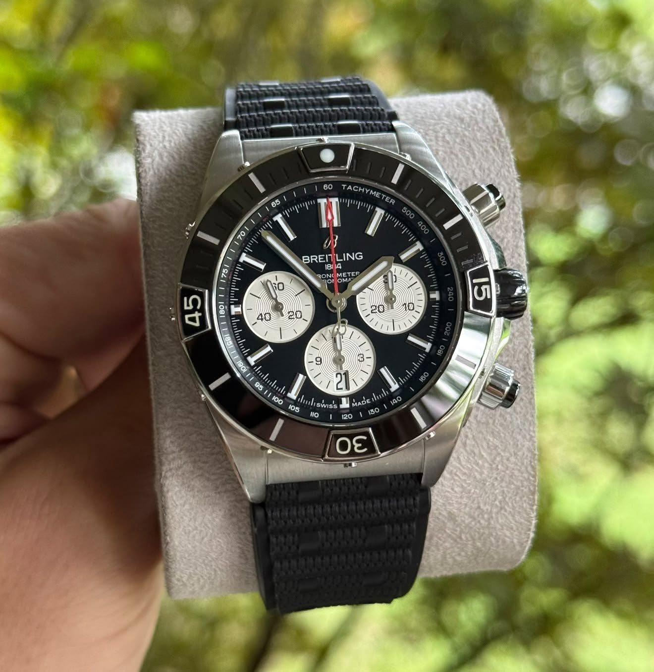 May be an image of wrist watch and text that says 'TACHYMET TACHY 05 အ 70 BREIT BREITLING ING COI ONG ONC ETE R0 שנס L 8g E ฏ I รนำม่อ M MADた AG 1 O '