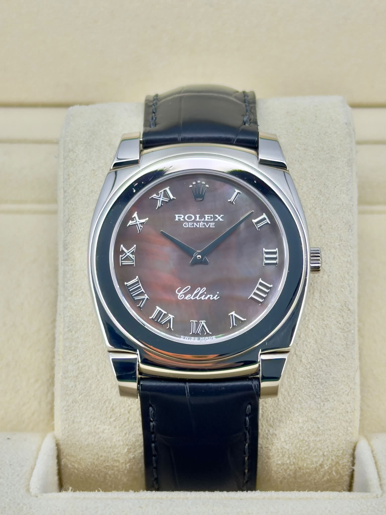 May be an image of wrist watch and text that says 'I ROLEX EX GENEVE II II IX III 夏 Cellini IIII nЛ 台 πA Л 高茶ー 高FFNORL ובדא'