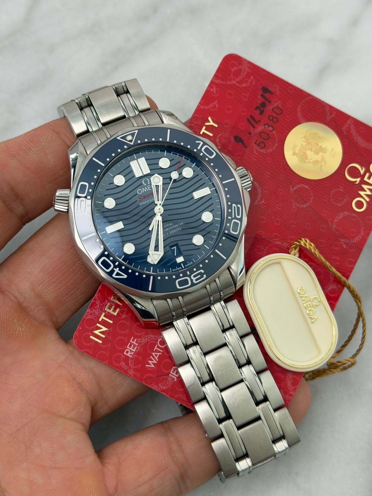 May be an image of wrist watch and text that says 'ル ن OME paCHE ARIAONA 10001t 아중 C د OM OME ن K 0 ကြို် بن OMEGA C INTE REF WA WATC'