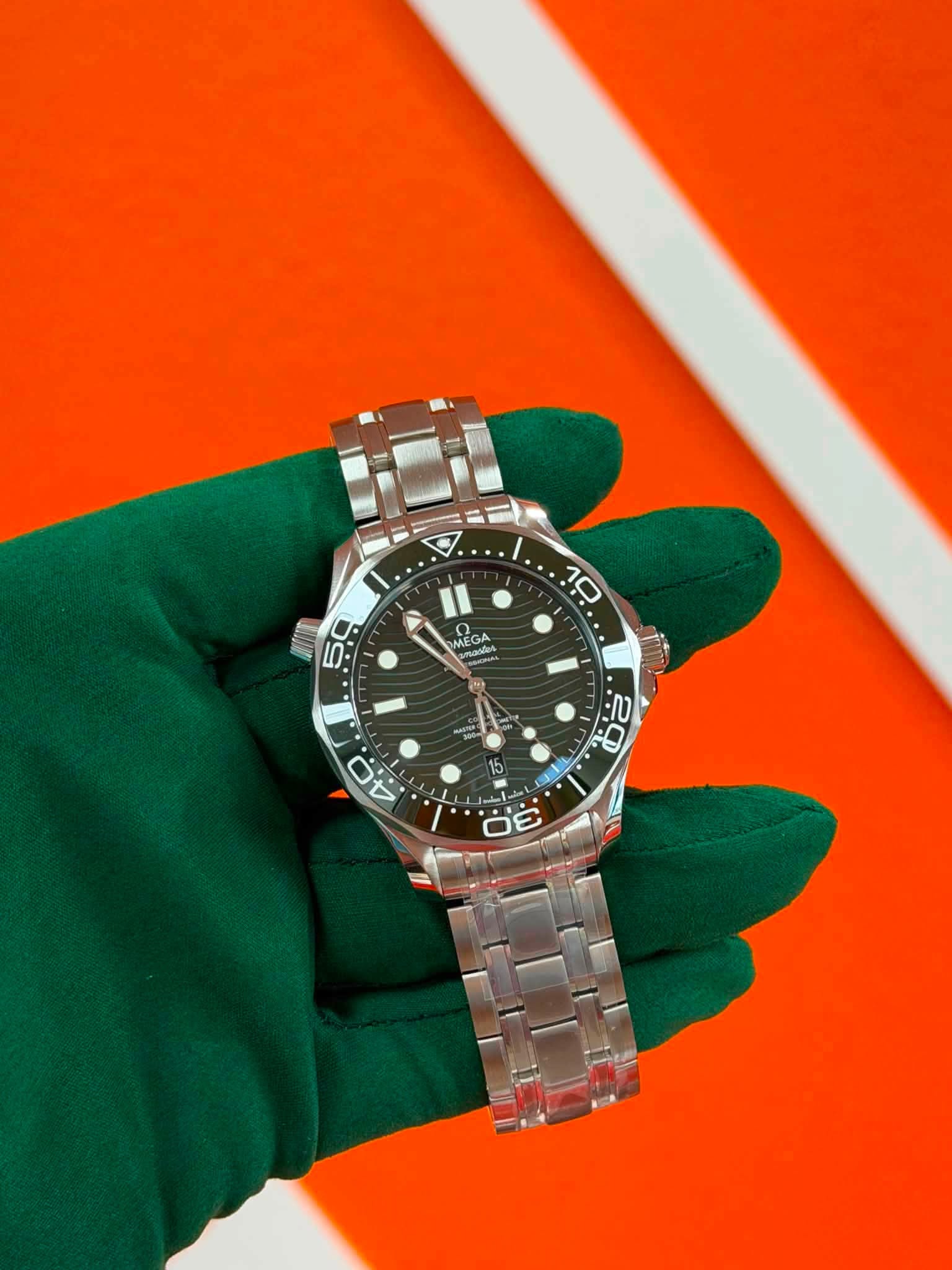 May be an image of wrist watch and text that says '10 D II H 4 MEGA GA GA amaNes a خن 20 טל. ج 15 /ز بجی Mi'
