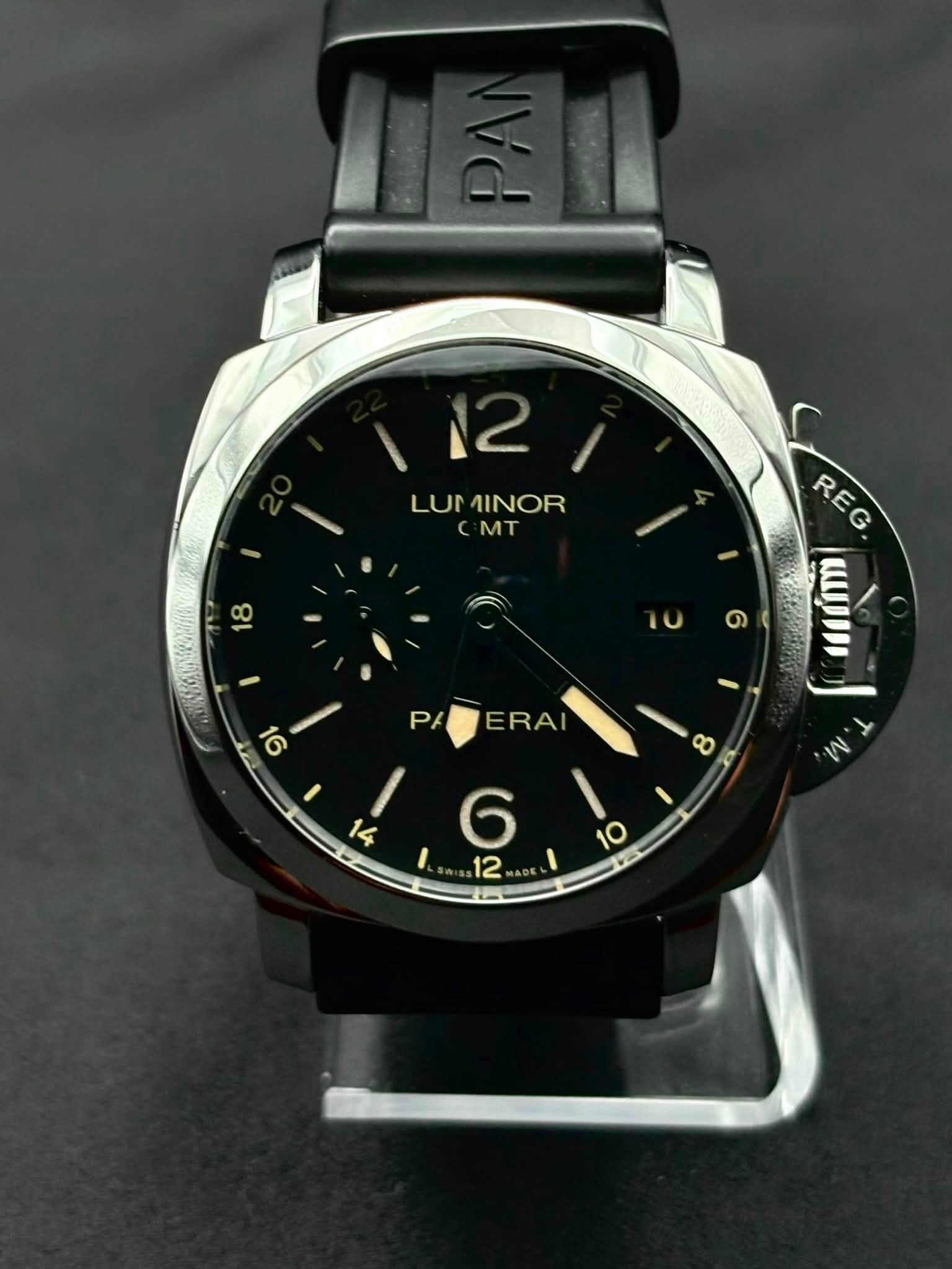 May be an image of digital watch, pocketwatch, strap, timer and text that says '12 12 LUMINOR LUI MINOR C MT 18 I PA ופ REG R 6 ALII as,, W W ERA ထ 14 O 6 12 AD I'