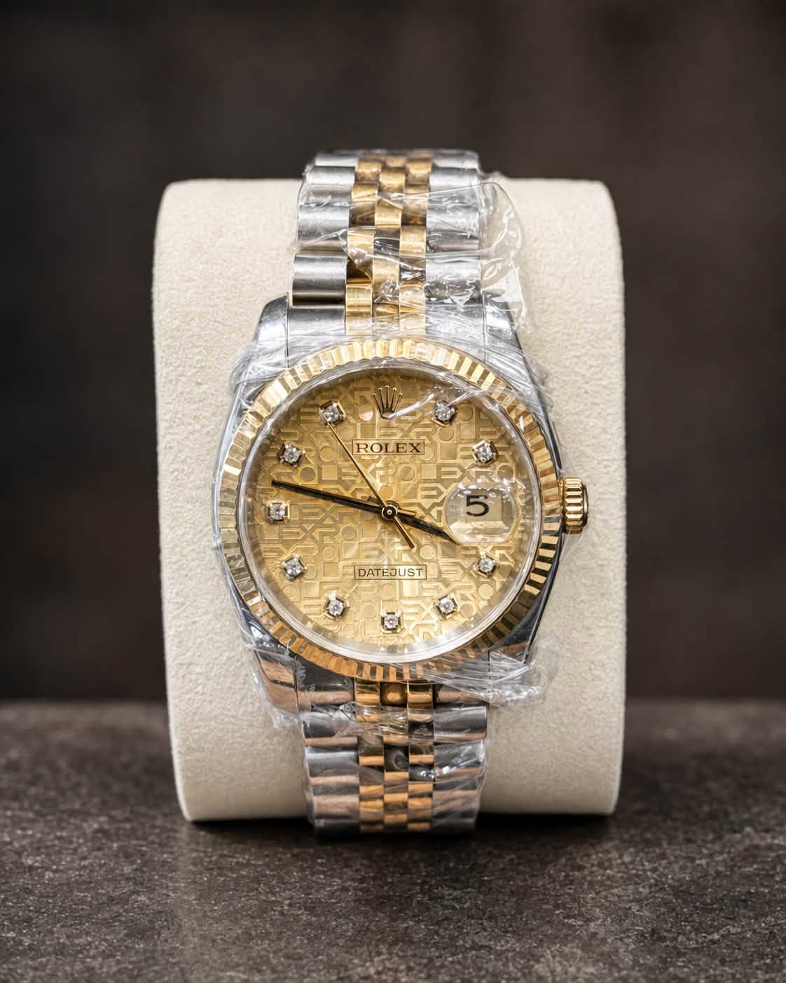 May be an image of wrist watch and text that says 'ROLEX 5 サ DATE DATEJUST JUST'