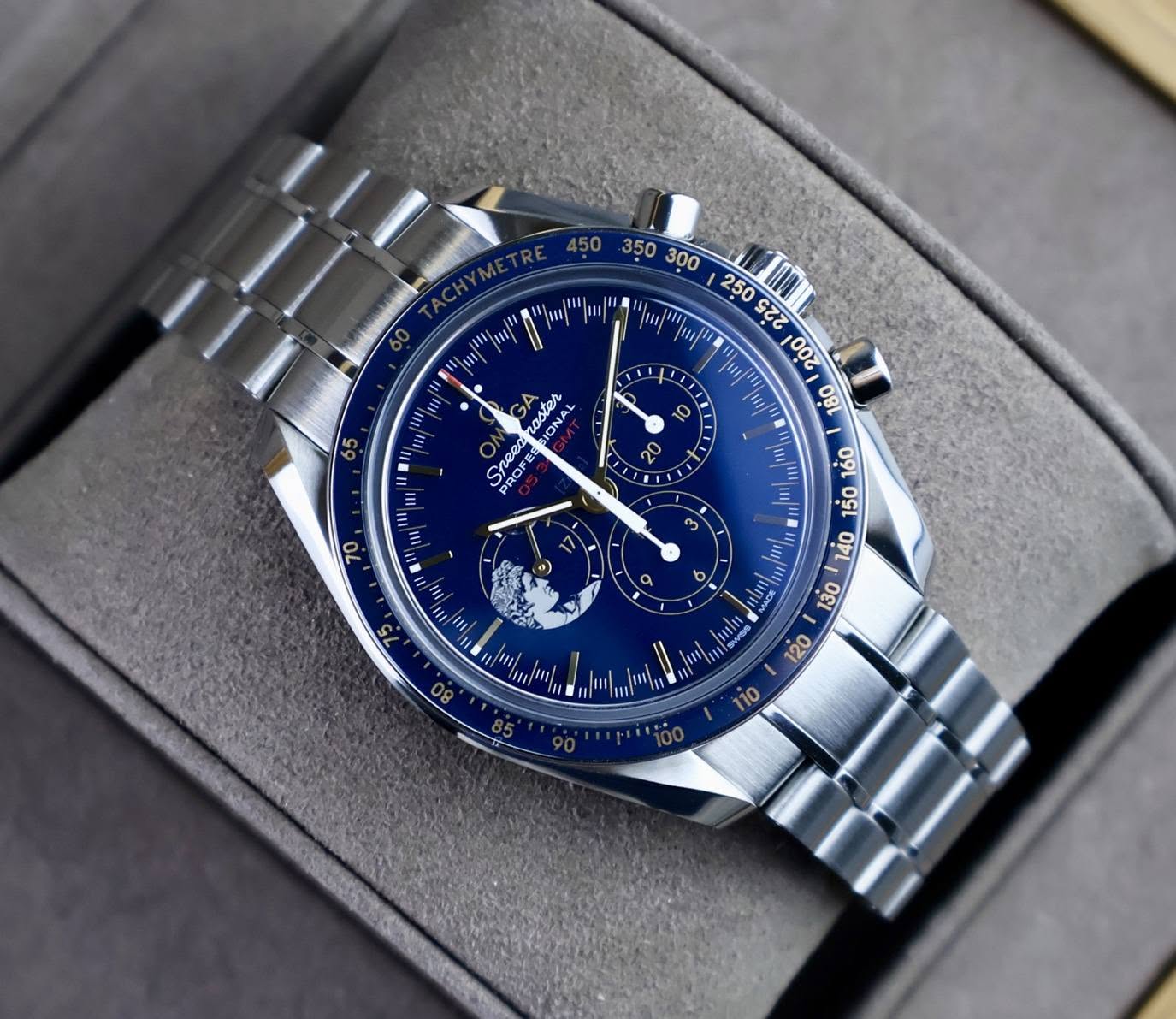 May be an image of wrist watch and text that says '450 JULE III ImI 225 B8 으 caster T SIONAL SYer PROFE ) a H8 III a 130 mi 120 110'