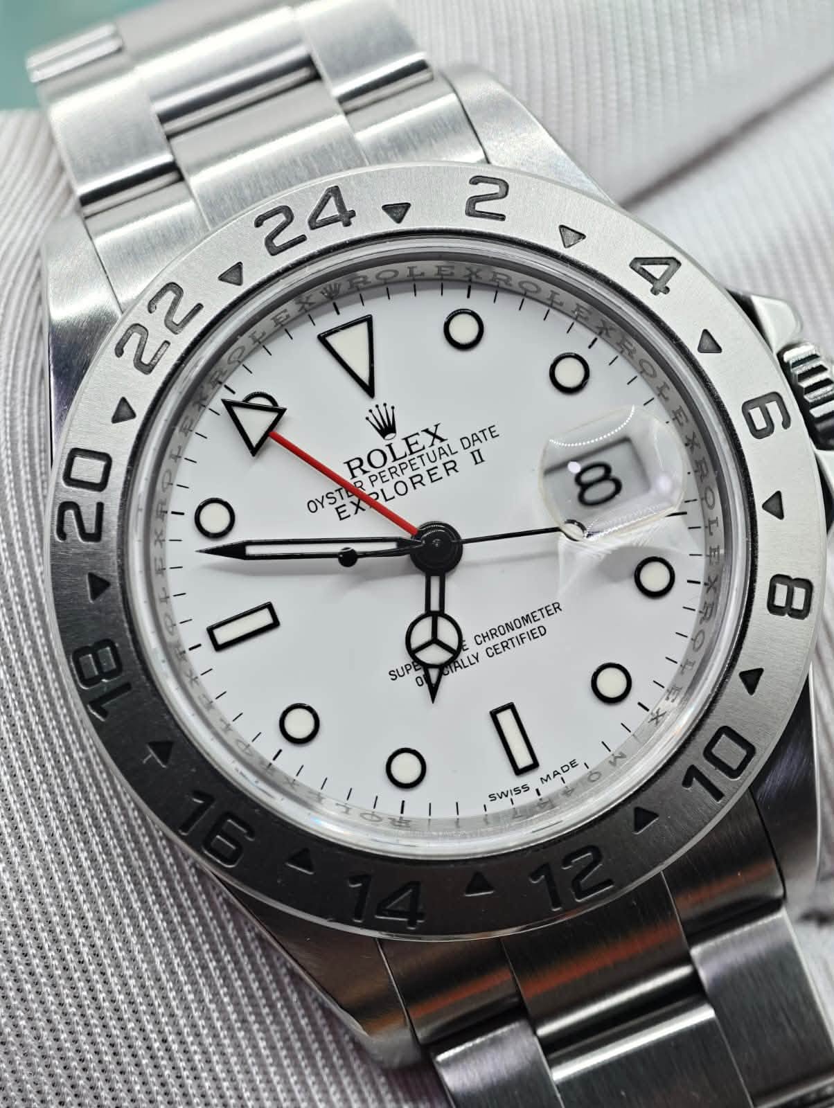 May be an image of wrist watch and text that says '2 O 24 22 早千年 20 o ROLEX PERPETUAL PLORER RLORER n DATE OYST 6 un O I 8 ٥ 0 宇 8 9 C I O CHRONOMETER CERTIFIED SUPE GIALLY ALLY o…