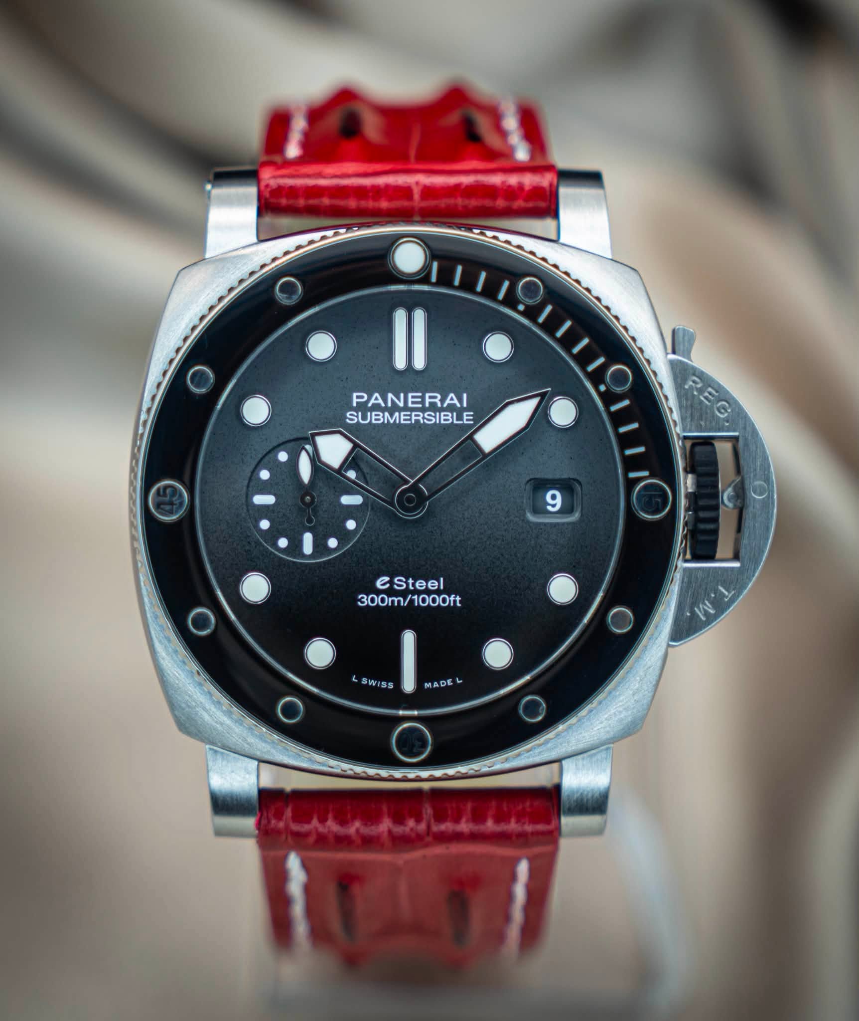 May be an image of wrist watch and text that says 'O PANERAI SUBMERSIBLE RE REG 9 eSteel e Steel 300m/1000ft 300m #WISS AAC MADK O'