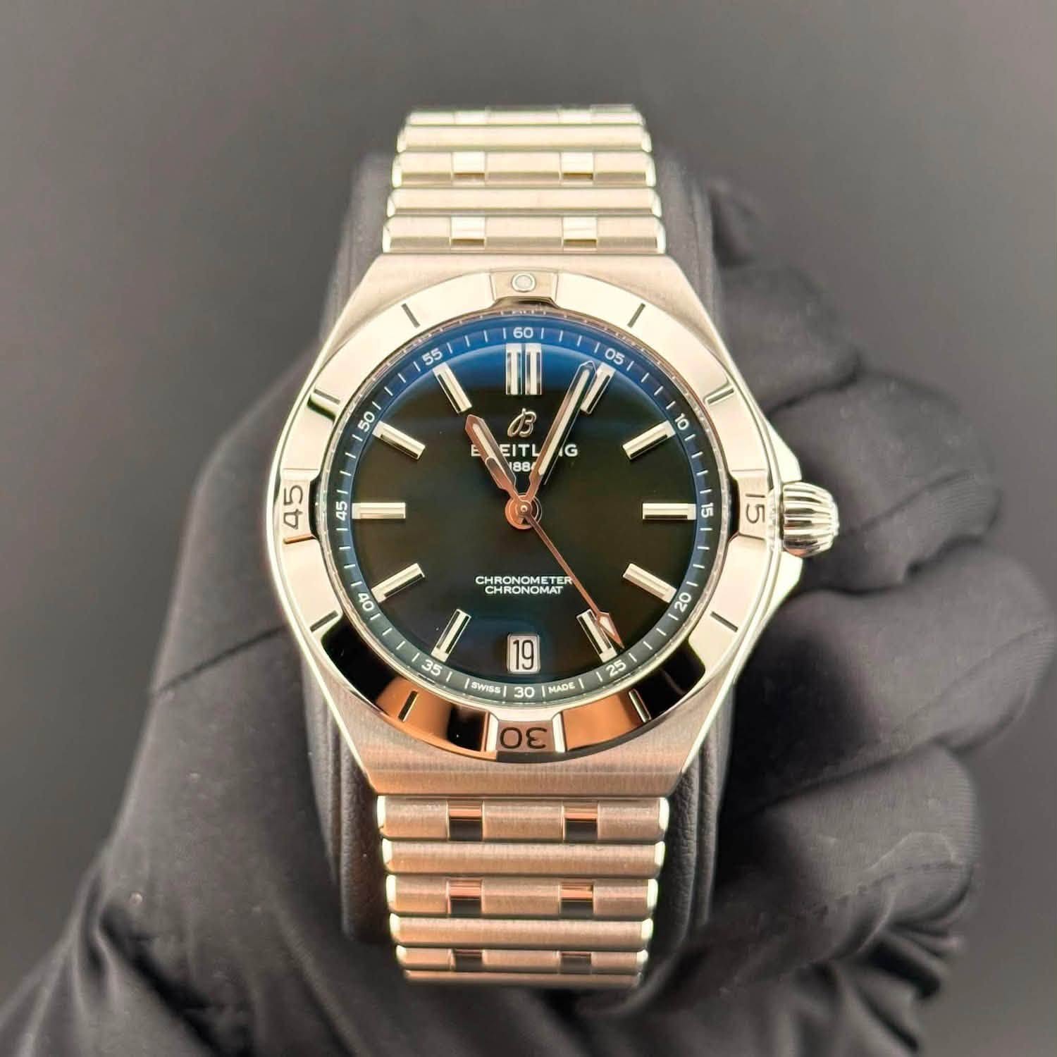 May be an image of digital watch and text that says ' s E EITL Οι 8B 10 10 G I oV CHRONOMETER CHRONOMAT 02 ព 35 1 5 2/ 0 SMNSS 로로 30 MADE ε 25'