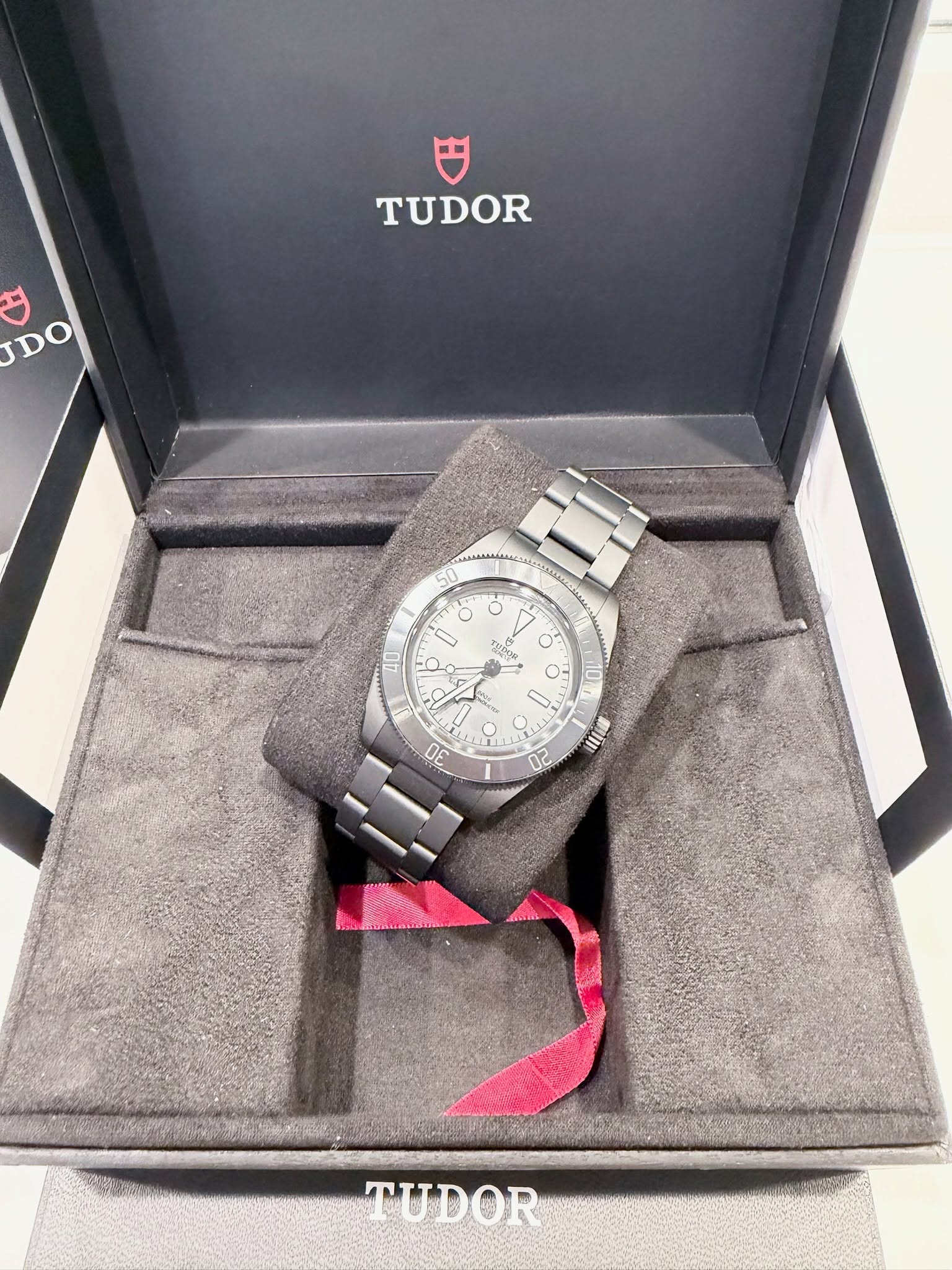 May be an image of digital watch and text that says 'TUDOR DO ی 2 ርጎትንል 수게차 Nea 0 ر جم タ A 7 11 D OE ום TUDOR'