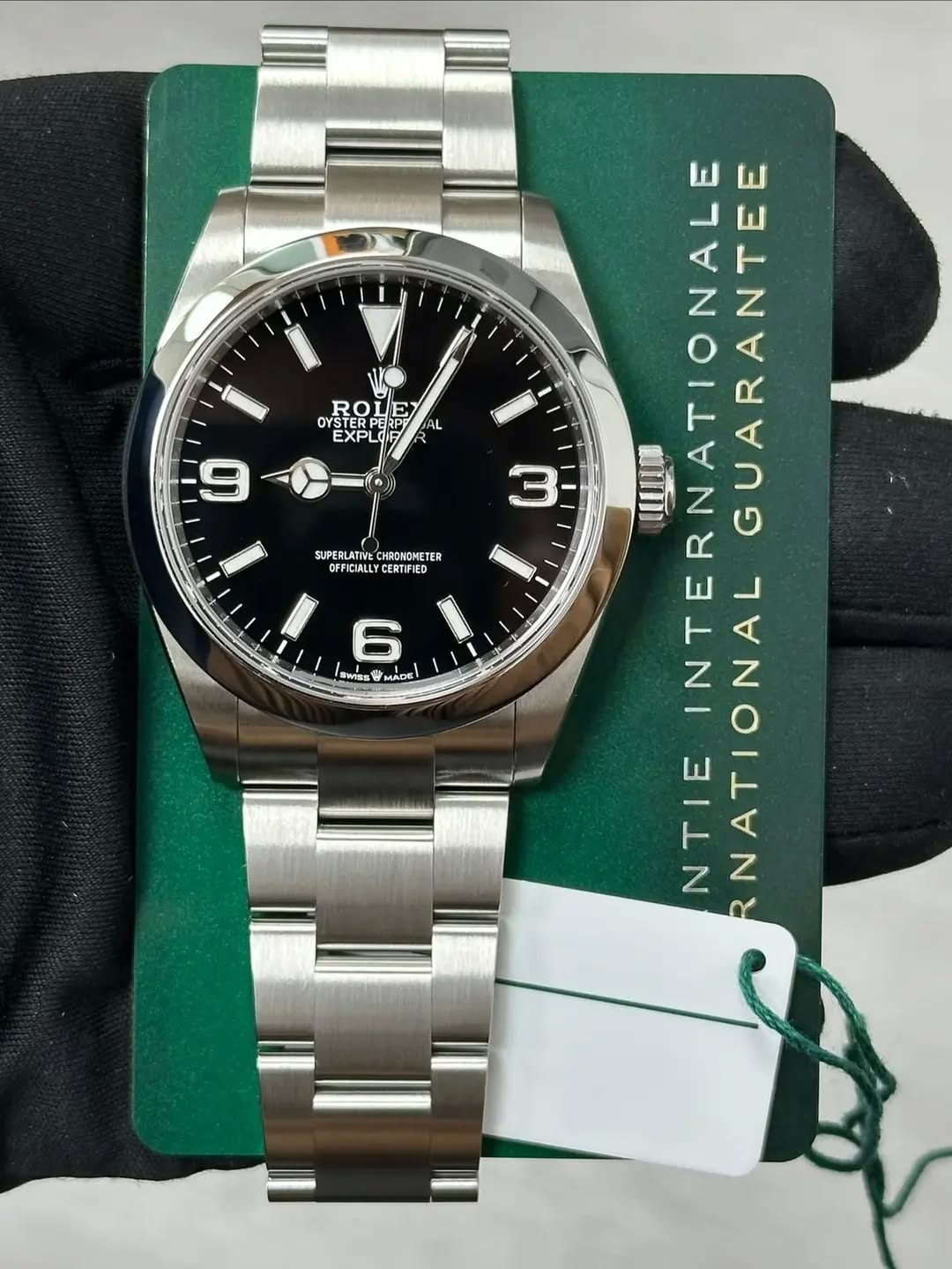 May be an image of wrist watch and text that says 'ROLE PO LE OYSTER RPERPP EXPL X阿I倍 PR AL 9 SUPERLATIVE CHRDMOMETER OFFICUALLYCERTIFIED 9 Swss MADE 3 LIUI NTERNATIONAL:…