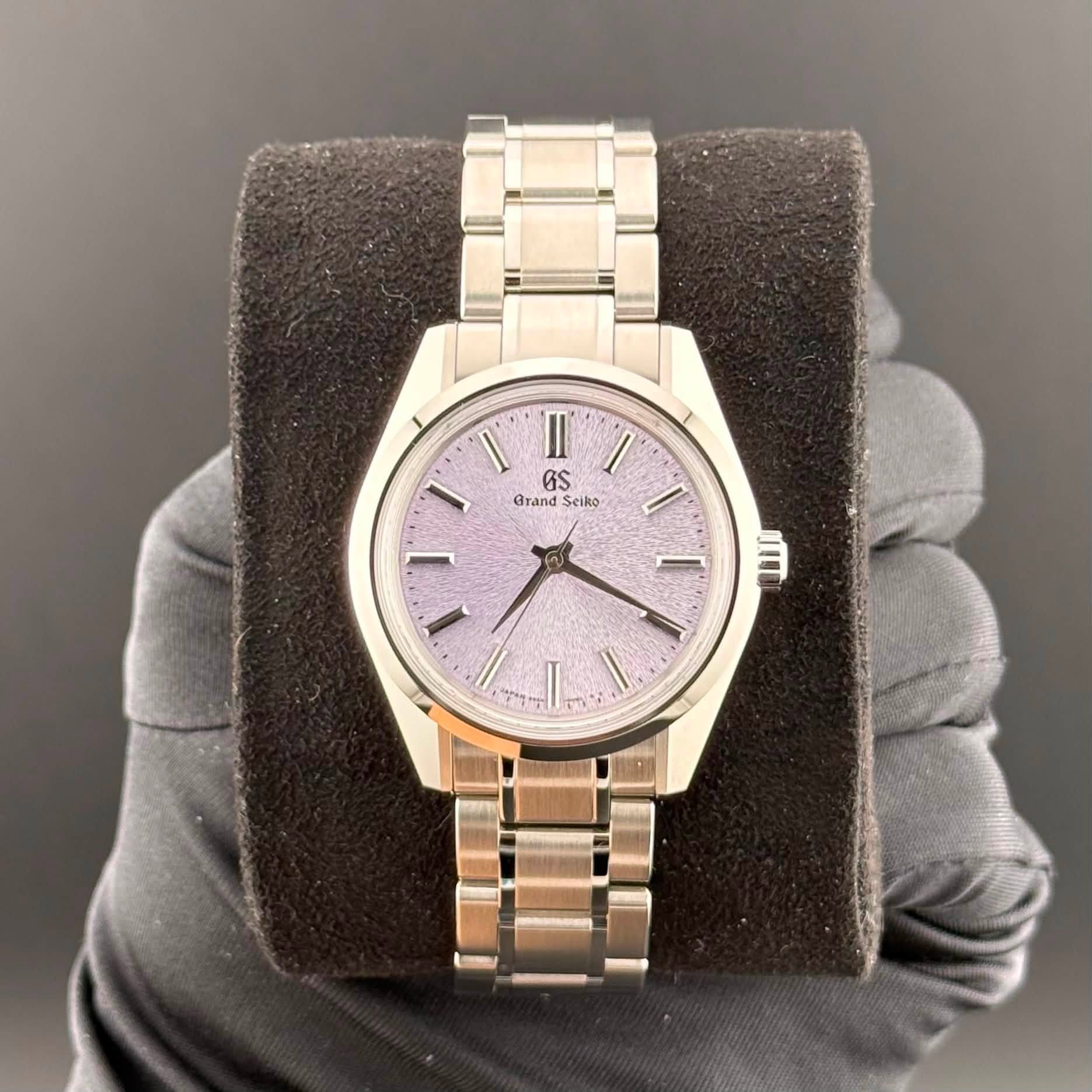 May be an image of wrist watch and text that says 'GS Grand Seiho I I may'