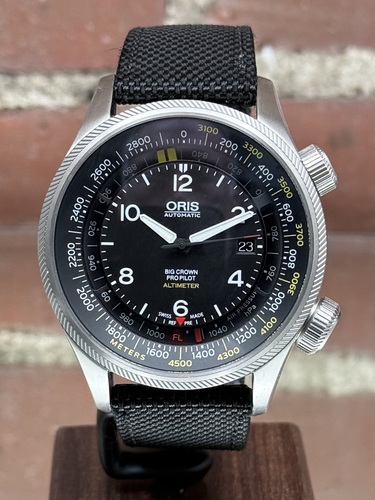May be an image of wrist watch and text that says 'o ORIS AUTOMATIC IO 23 BIG CROWN PROPILOT ALTIMETER l, 여 o. , ME METERS SWISS REF MADE PRE'