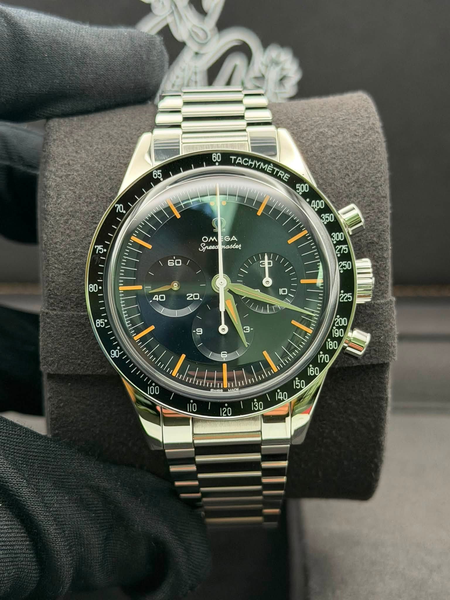 May be an image of wrist watch and text that says '65 T0 60 60 TACHYMETRE اى OM OMEGA EGA ၂ဆ၀ naddet 60 80. 中 9 40 ® - فح 6 225 20 gu เ5้ '