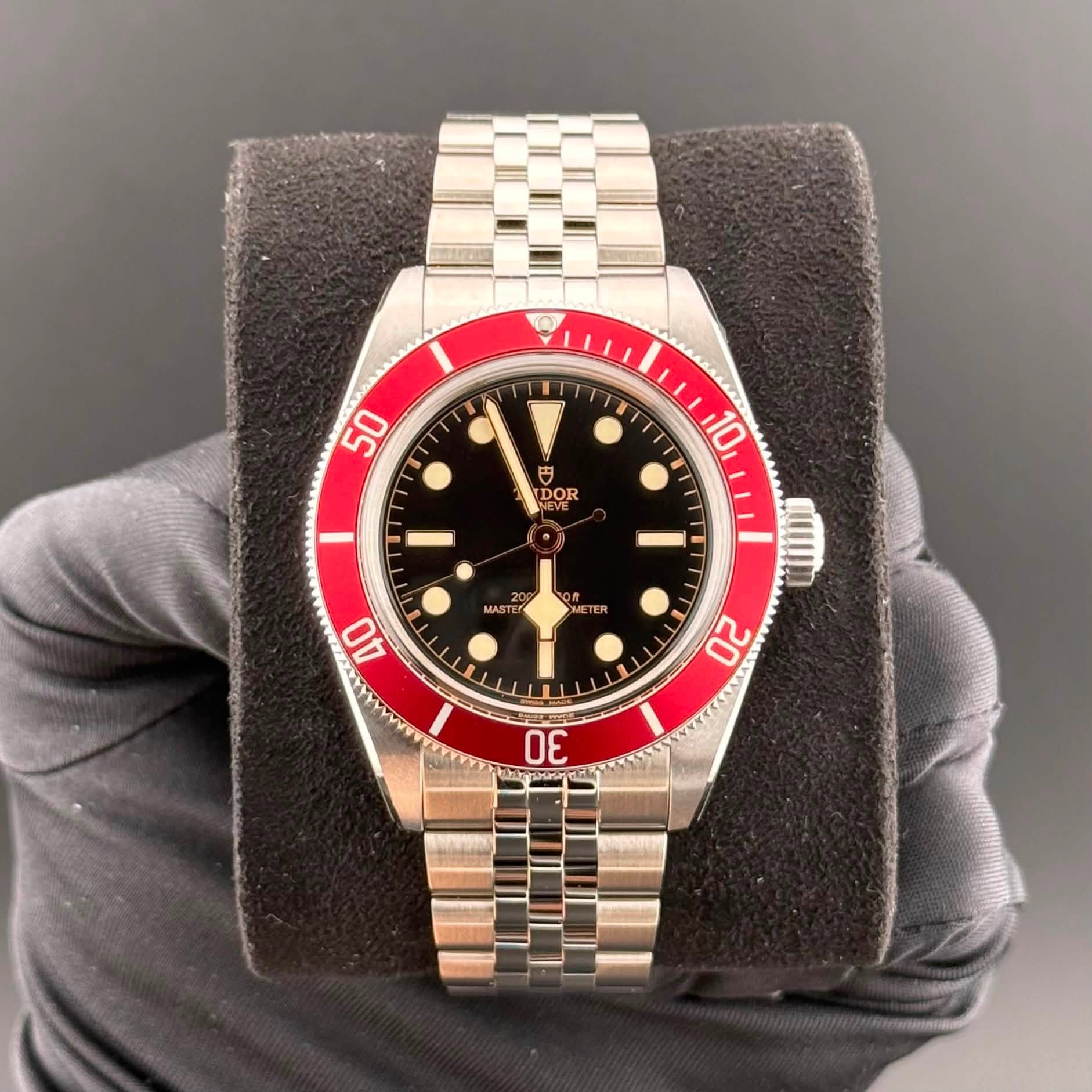 May be an image of wrist watch and text that says '50 円 NEVE DOR 10 ASTER 0e El METER だ TER 牛 40 20 ትዮ ត 30 อะได้'