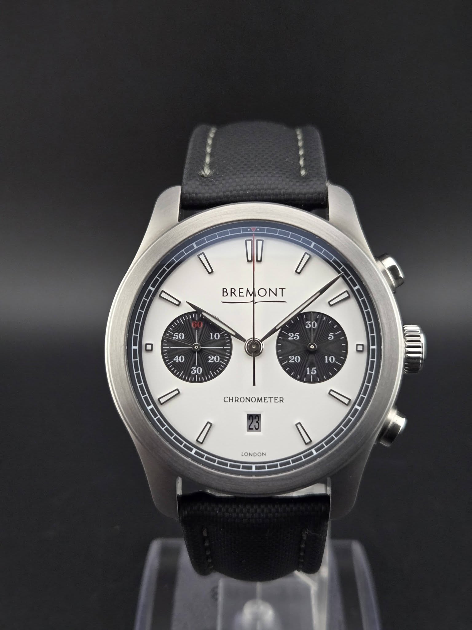 May be an image of ‎wrist watch and ‎text that says '‎10 I יואדל I BREMONT ONT I CHRONOMETER 2U I LONDON ١‎'‎‎