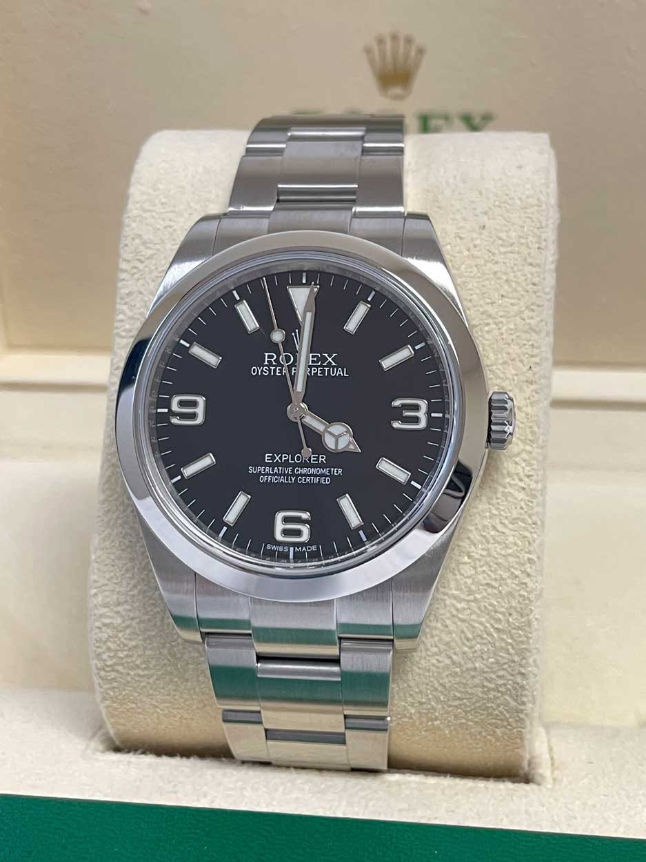 May be an image of wrist watch and text that says 'RO ROEX EX OYSTER OYSTEAFRPETUAL PET PETUAL 9 3 EXPLORER ER SUPERLAT SUCEBLAT CHRONOMETER TER OFFICIALLY OFFICALLYCERTIFED…