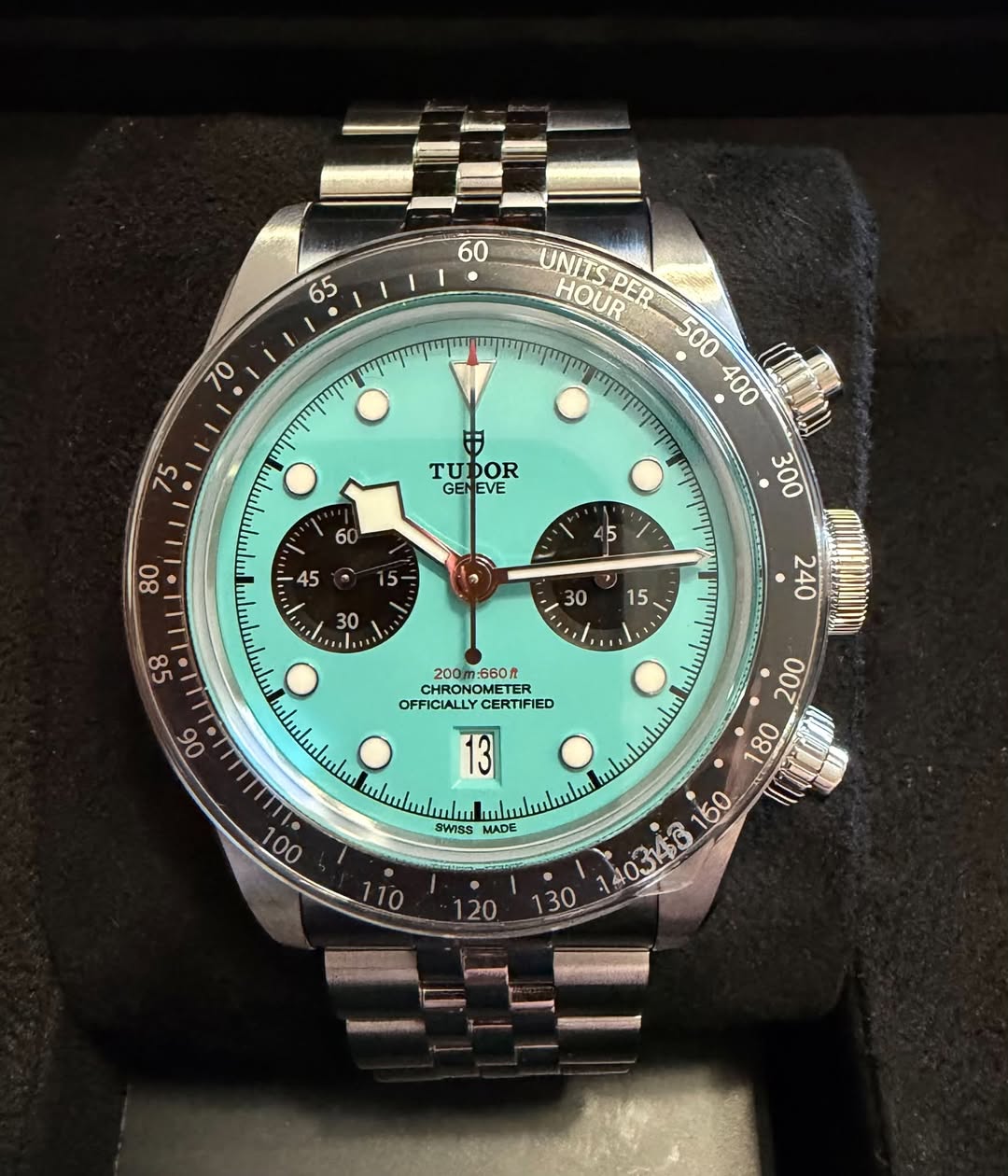 May be an image of wrist watch and text that says '60 65 70 HOUR UNITSPER PER TUDOR t GENEVE 60 80 ማ መፖ ' 200m 200m:680 CHRONO OMETER OFFICIALLY OFFICIALLYCERTIFIED CERTIFIED 90…