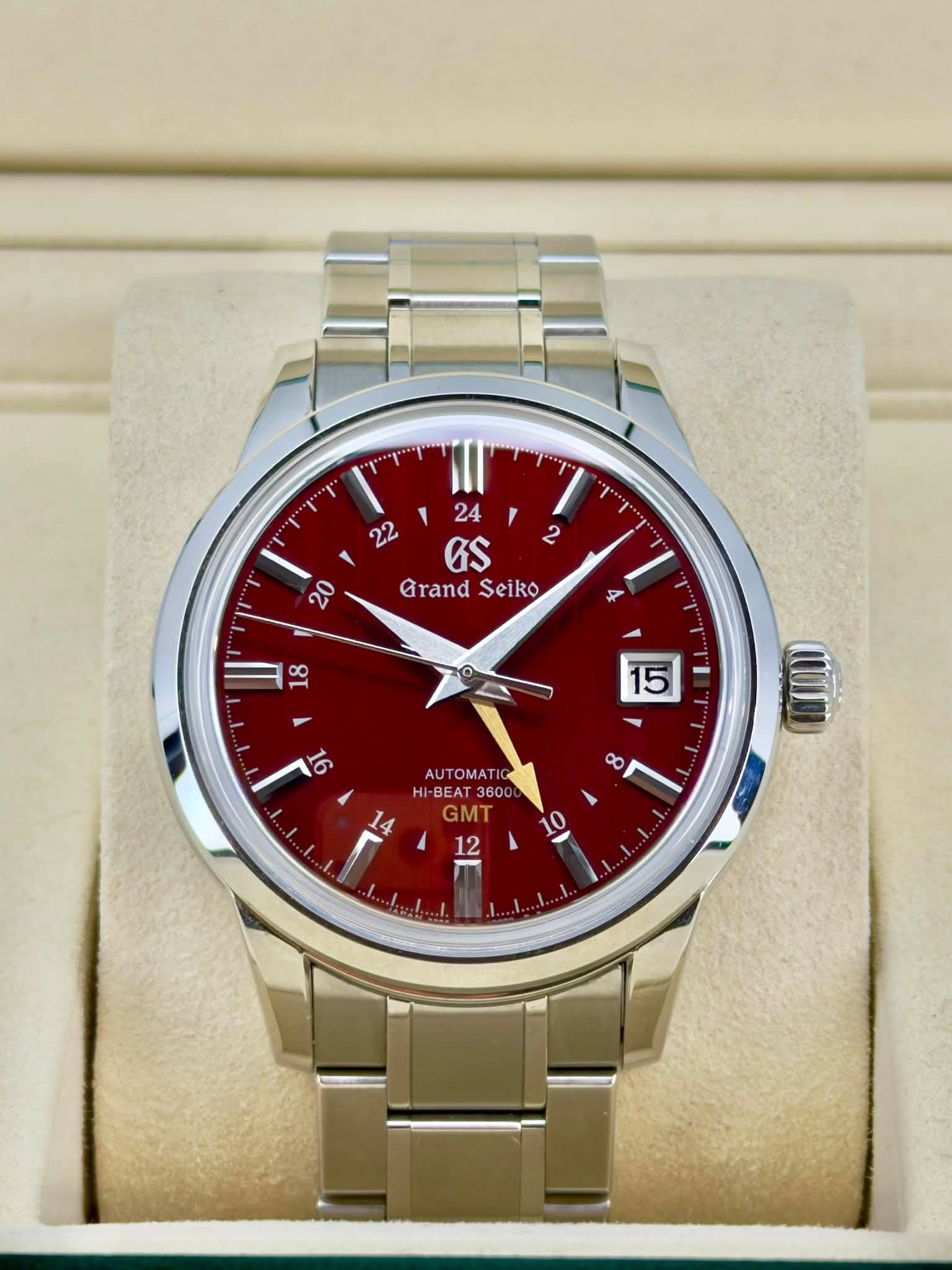 May be an image of wrist watch and text that says 'l' ١ 24 III 22 ١ GS 20 Grand Seiko 2 4 81 ၁၀ ١ 6 16 15 - AUT AUTOMATIO OMAT HI- -BEAT 3600 14 GMT ထ 1ខ 10'