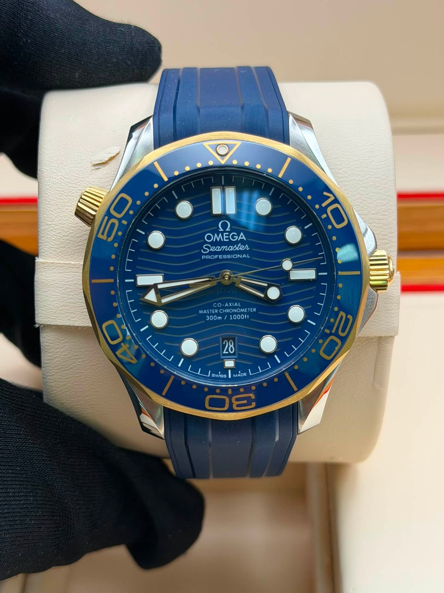 May be an image of wrist watch and text that says 'I 10 50 5 OMEGA Seamaster PROFESSIONAL PROFESSIONAL PRO PROFES MASTE TEN 300m 300m/1000 1000ft eTa 28 L MADE'
