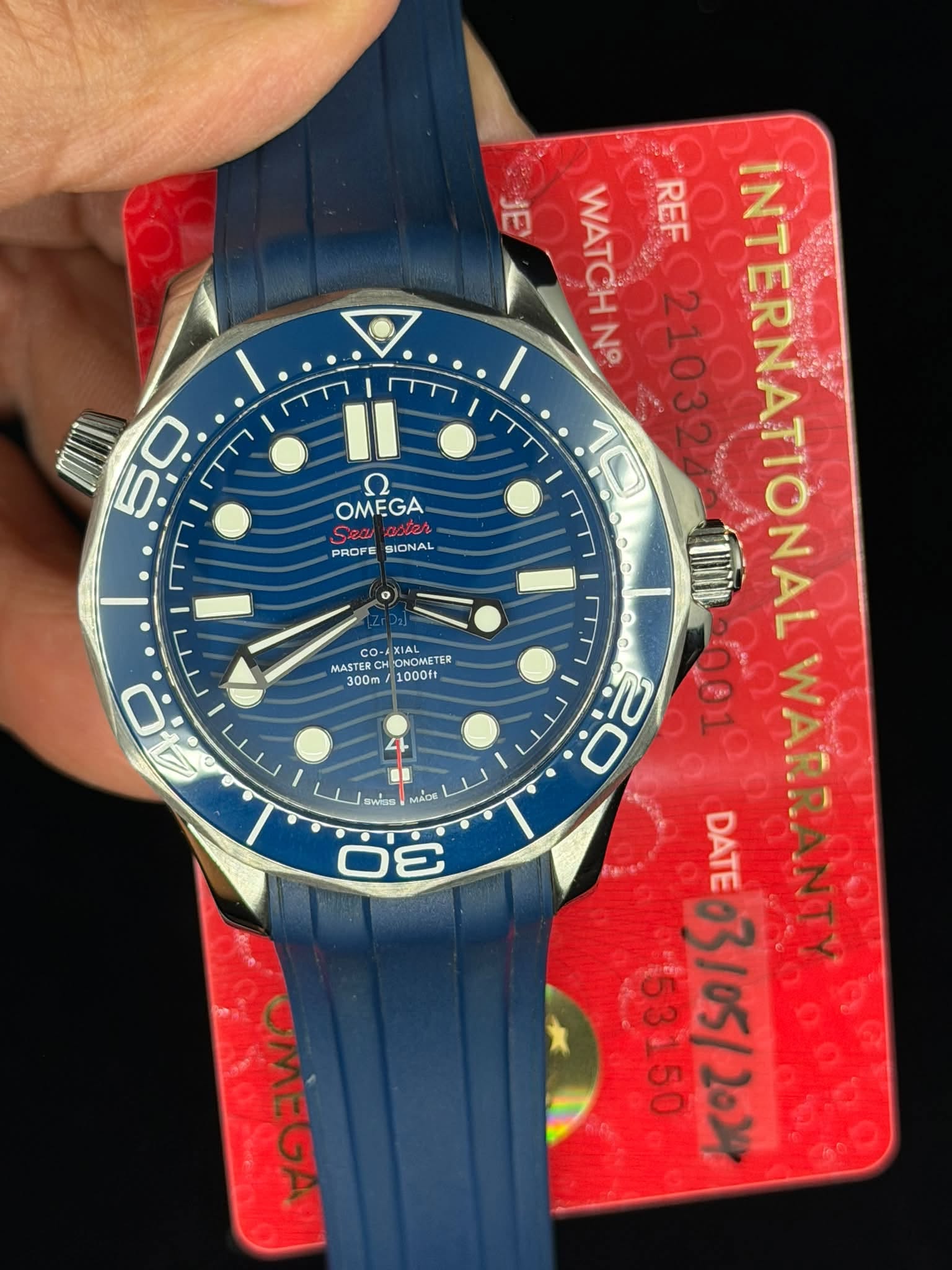 May be an image of wrist watch and text that says '50 II 2 OMEGA Sea ေမ PROFE SIONAL KIAL MASTER ERCH ONOMETE TER 00m 1000f1 سل ب E WATCH REF N 21032 INTERNATIONAL स्वान O T-001…