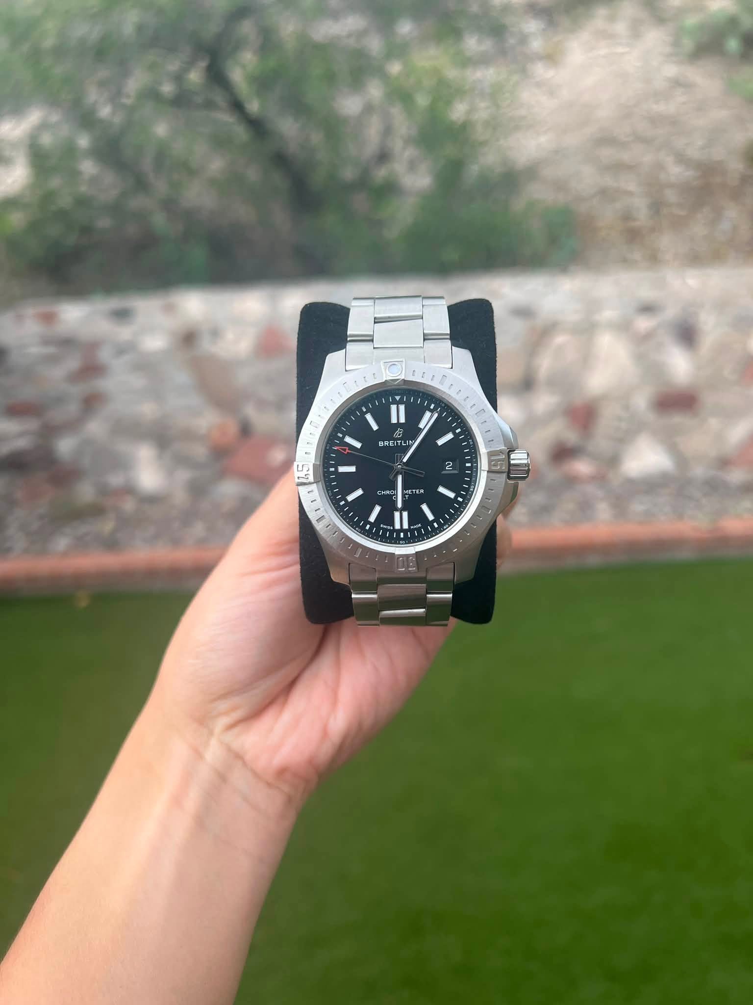 May be an image of wrist watch and text that says '11 1 ነቤ BREI REITL TLIP ITU 1.5 11I 15 に -'