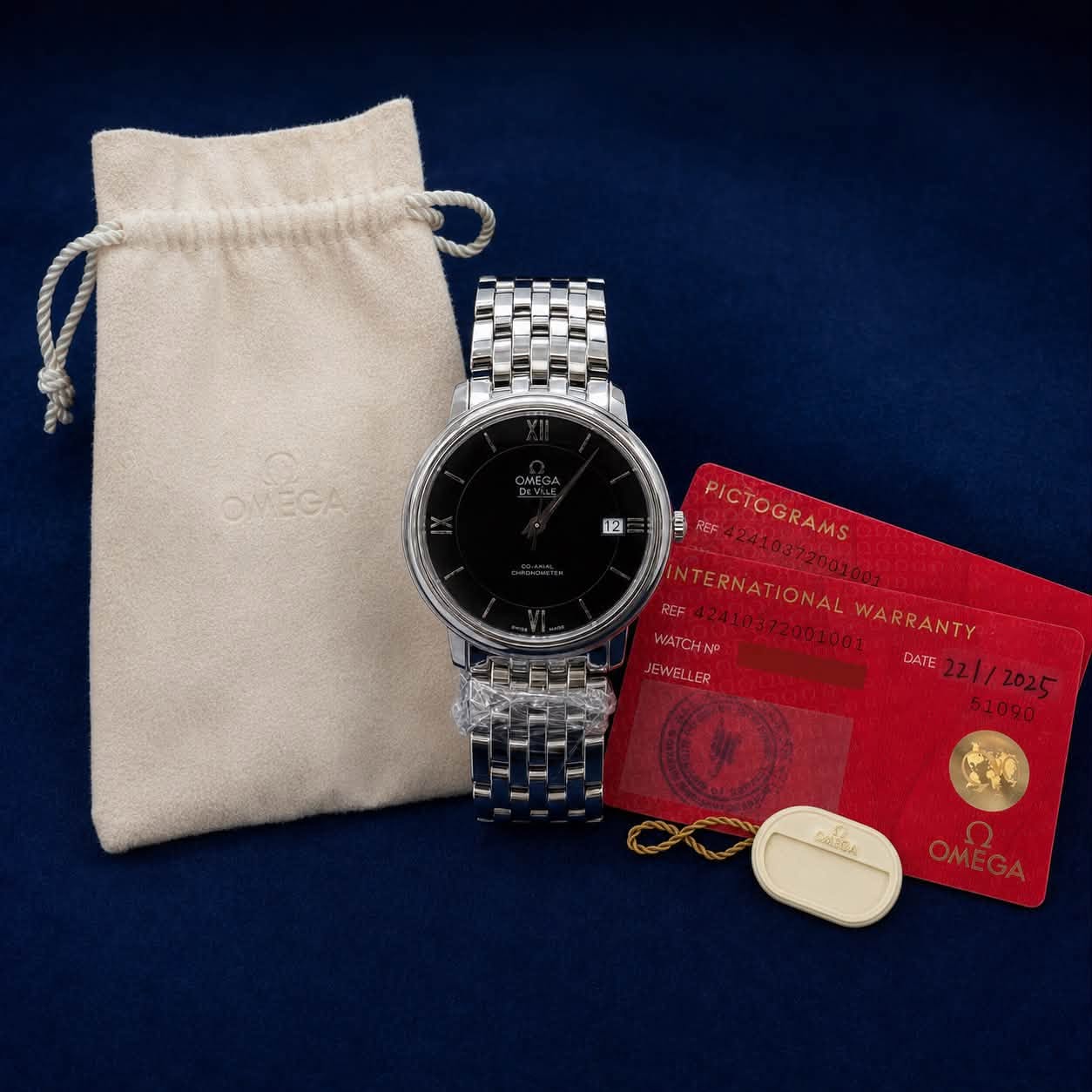 May be an image of wrist watch and text that says 'OMECA OMEGA 12 NN INTERNATIONALWARRANTY 8昨 TERNATIONAL PICTOGRAMS VARRANTY WATCHNP REF42410372001001 HNP WATCH JEWELLER DATE…