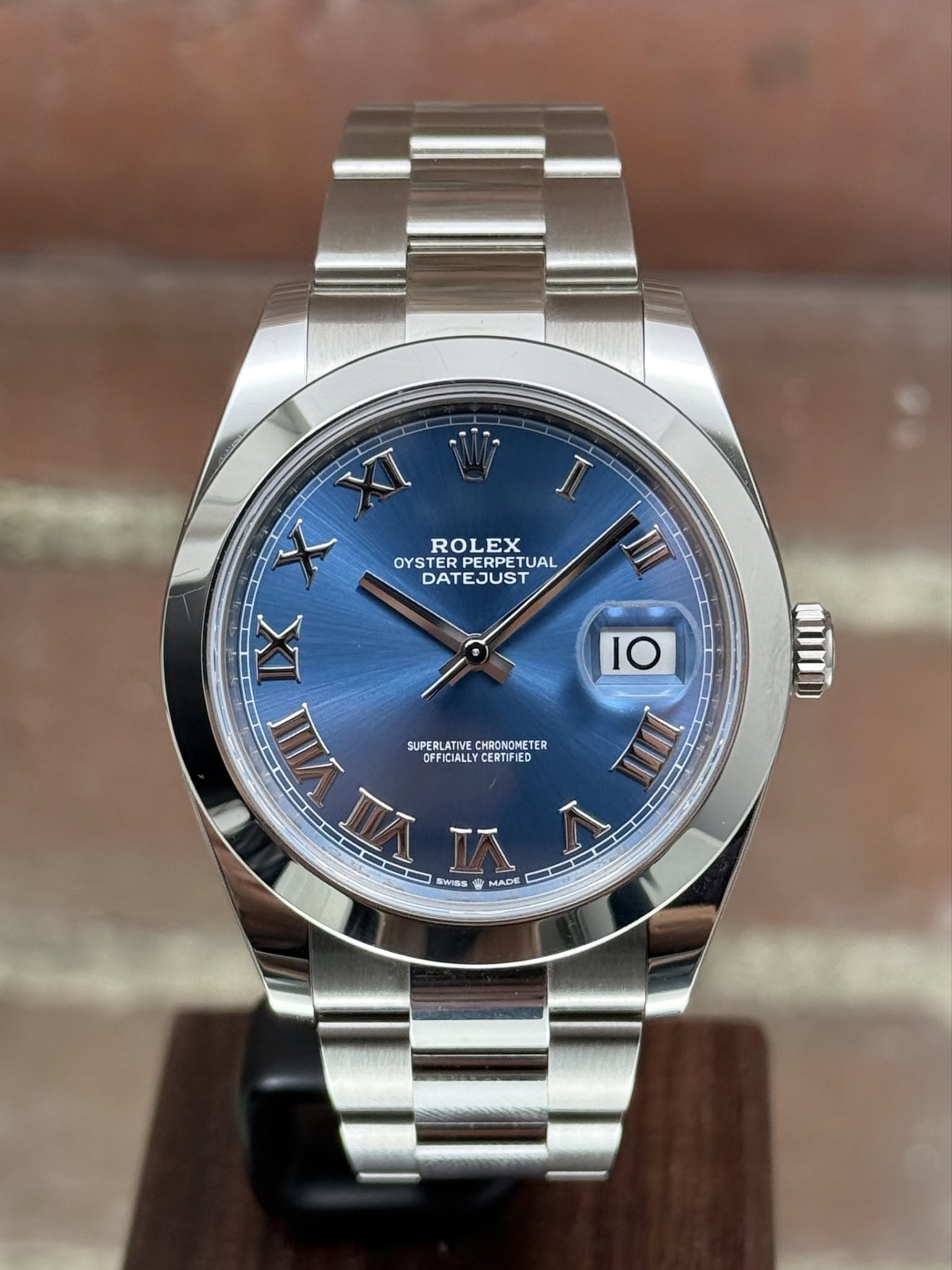 May be an image of wrist watch and text that says 'XT X OYSTERPERPETUAL OY OYSTERP ROLEX EX YSTERPERPETU RPERPETUAL PERPET ETUAL DATEJUST DATI IX I JInI 10 MI…