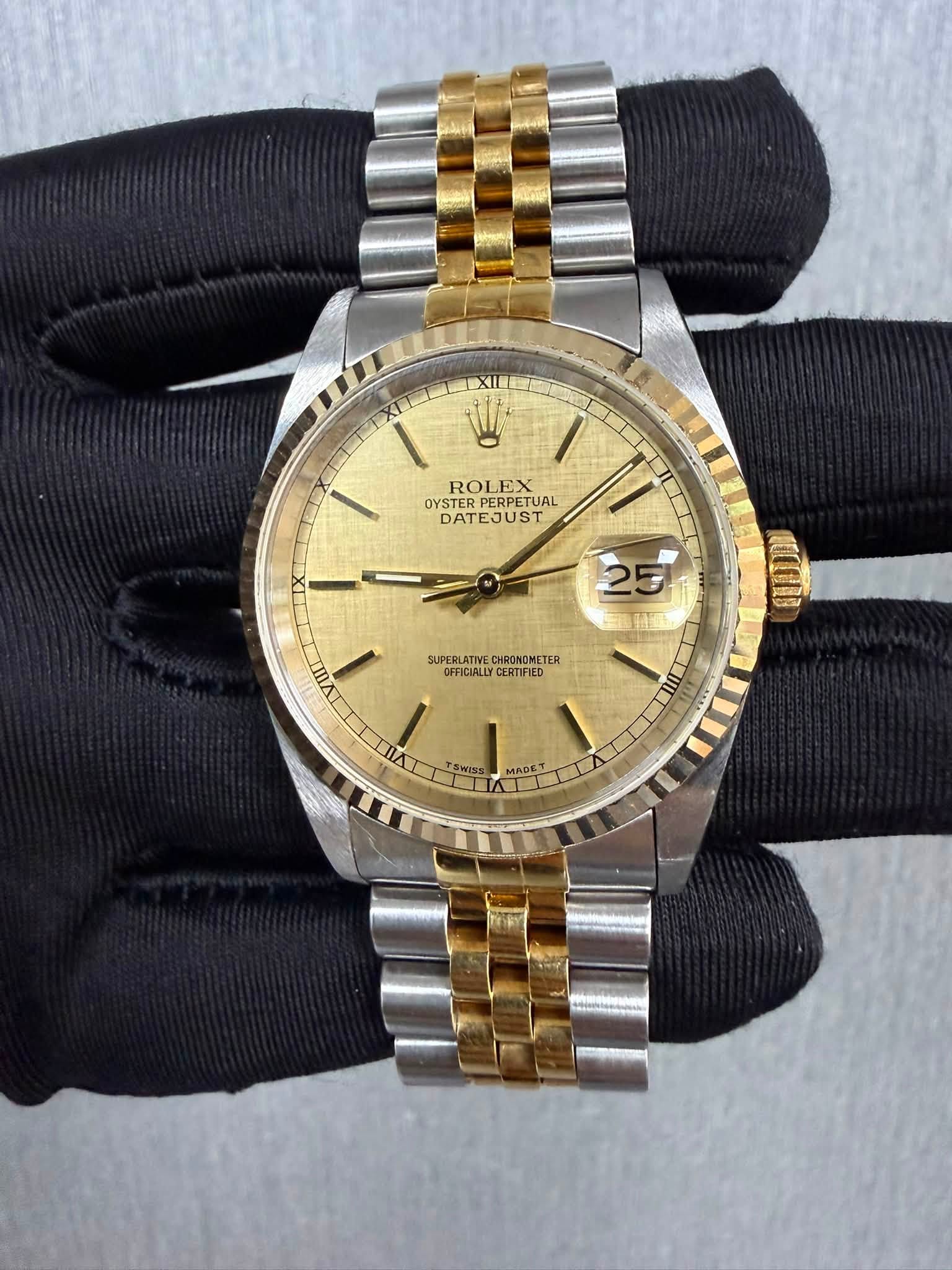 May be an image of wrist watch and text that says 'XI XI لا ROLEX LEX ROI OYSTER PERPETUAL DATEJUST 25 SPETL SUPERLATIVE CHRONGMETER OFFICIALLY CERTIFIED VII A SWISS MADET'