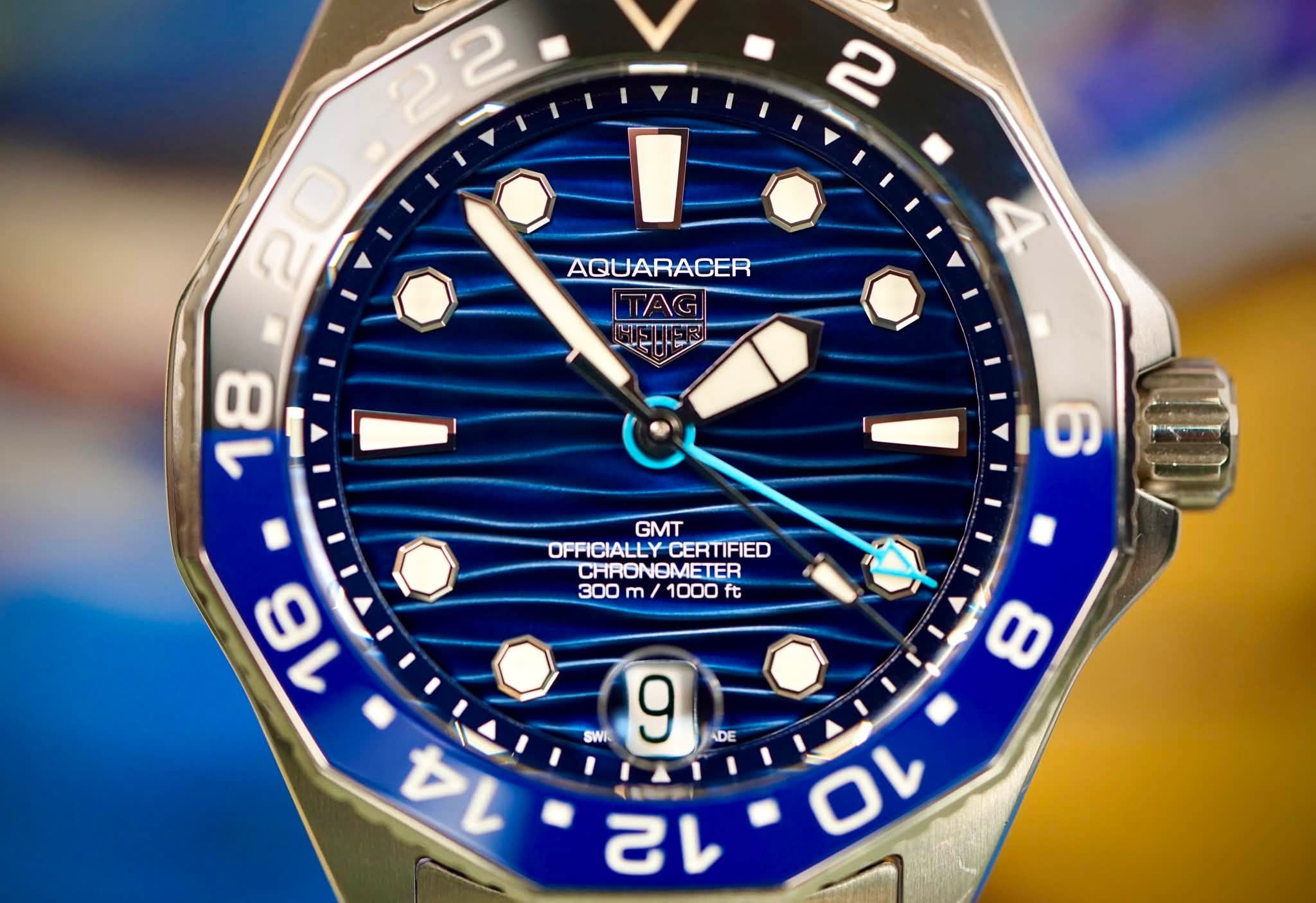 May be an image of wrist watch and text that says '2 22 D 2 AQUARACER 18 ወ GMT OFFICIALL OFFICIALLYCERTIF CERTIFIED CHRON CHRONEMETER NOMETER 300 m/1000 m 1000 ft 8 16 DL A SWI…
