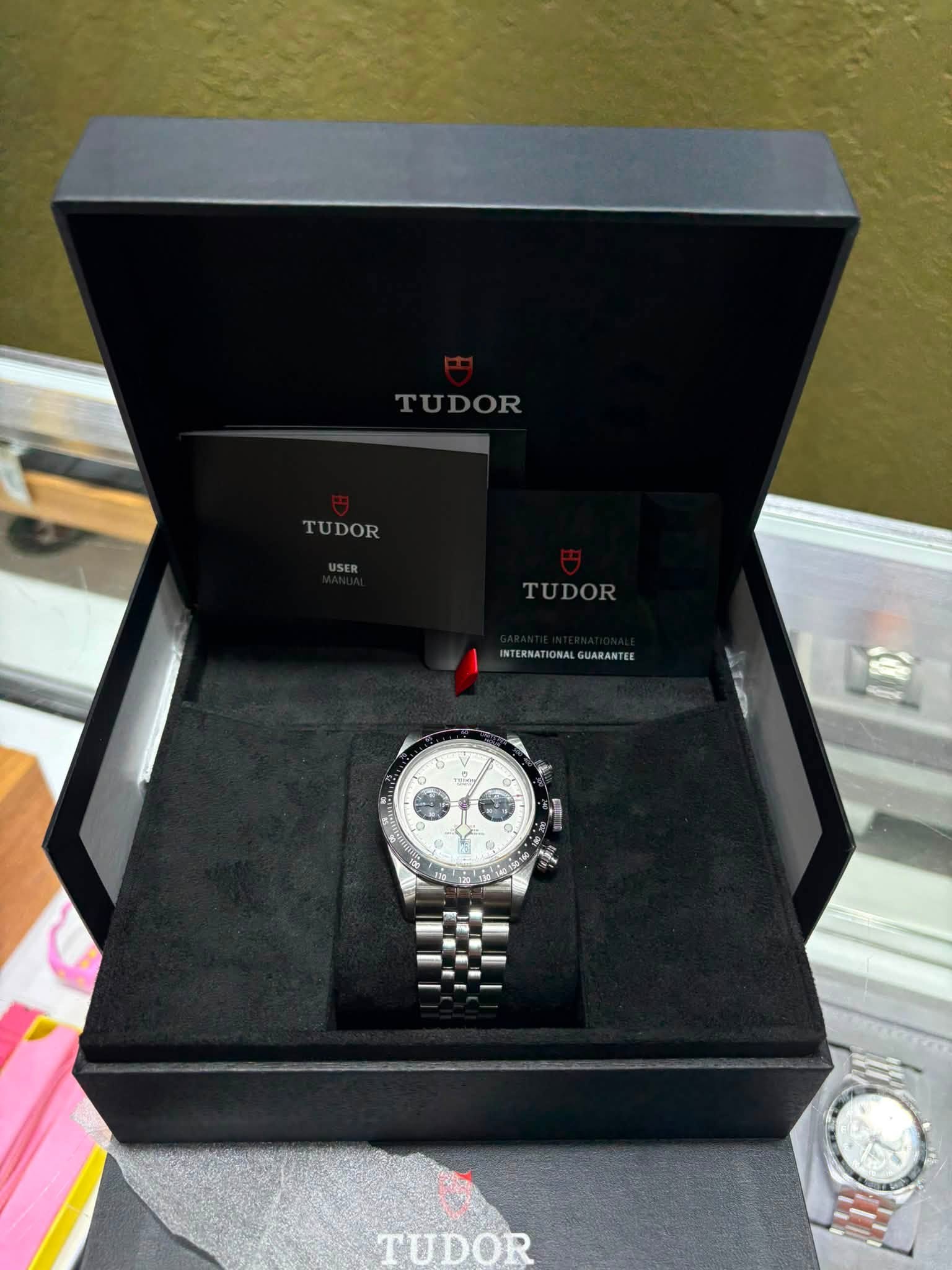 May be an image of wrist watch and text that says 'TUDOR TUDOR TUDOR GUARANTEE বয TUDOR'