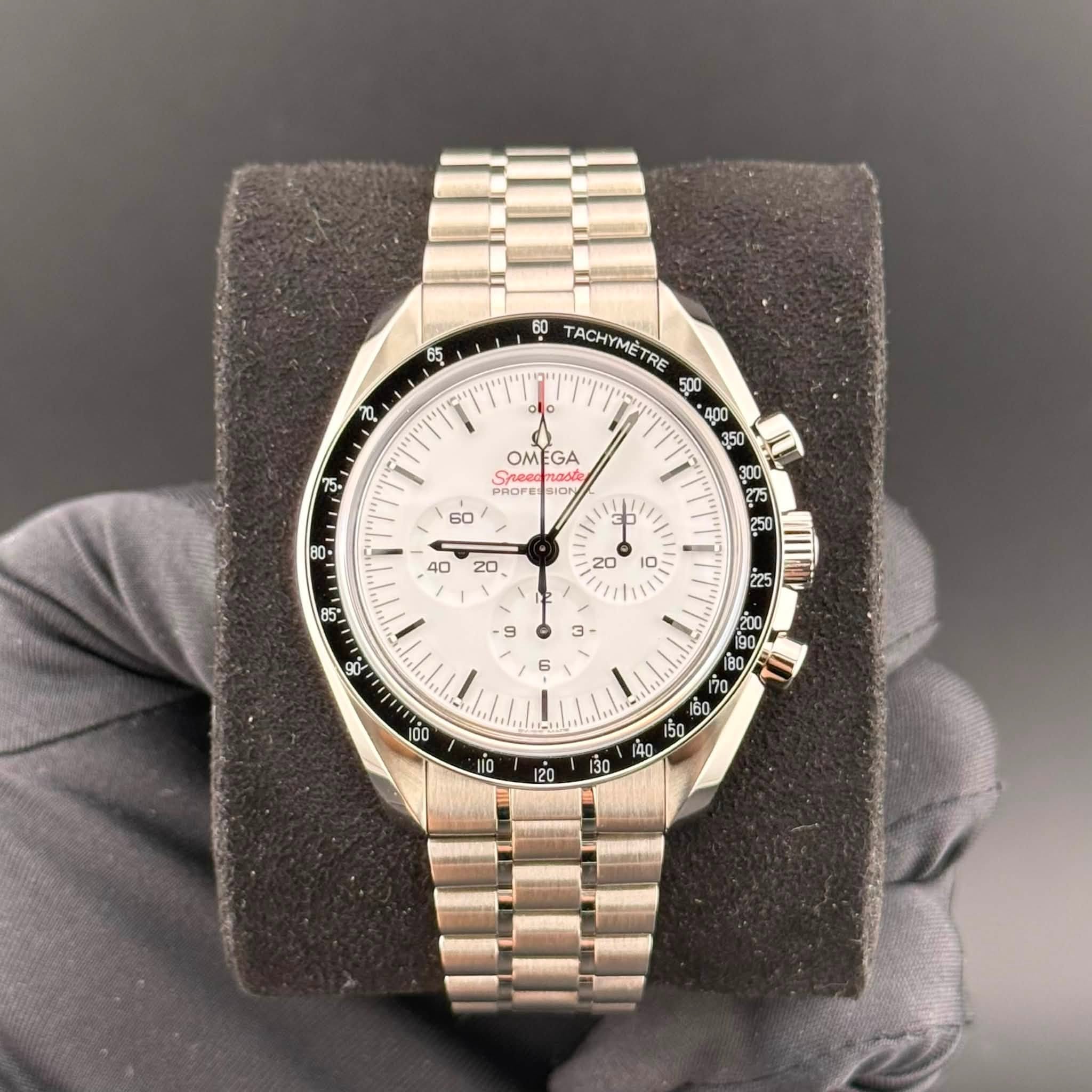 May be an image of wrist watch and text that says 'អុ في 60 TACHYMETR RE 500 ACO 350 من OMEGA no66 tadi PROFE 60 80+ ម D: 2 2 9 3- နို့ 、 6 69 'నమైవి 000 B 品 宫'