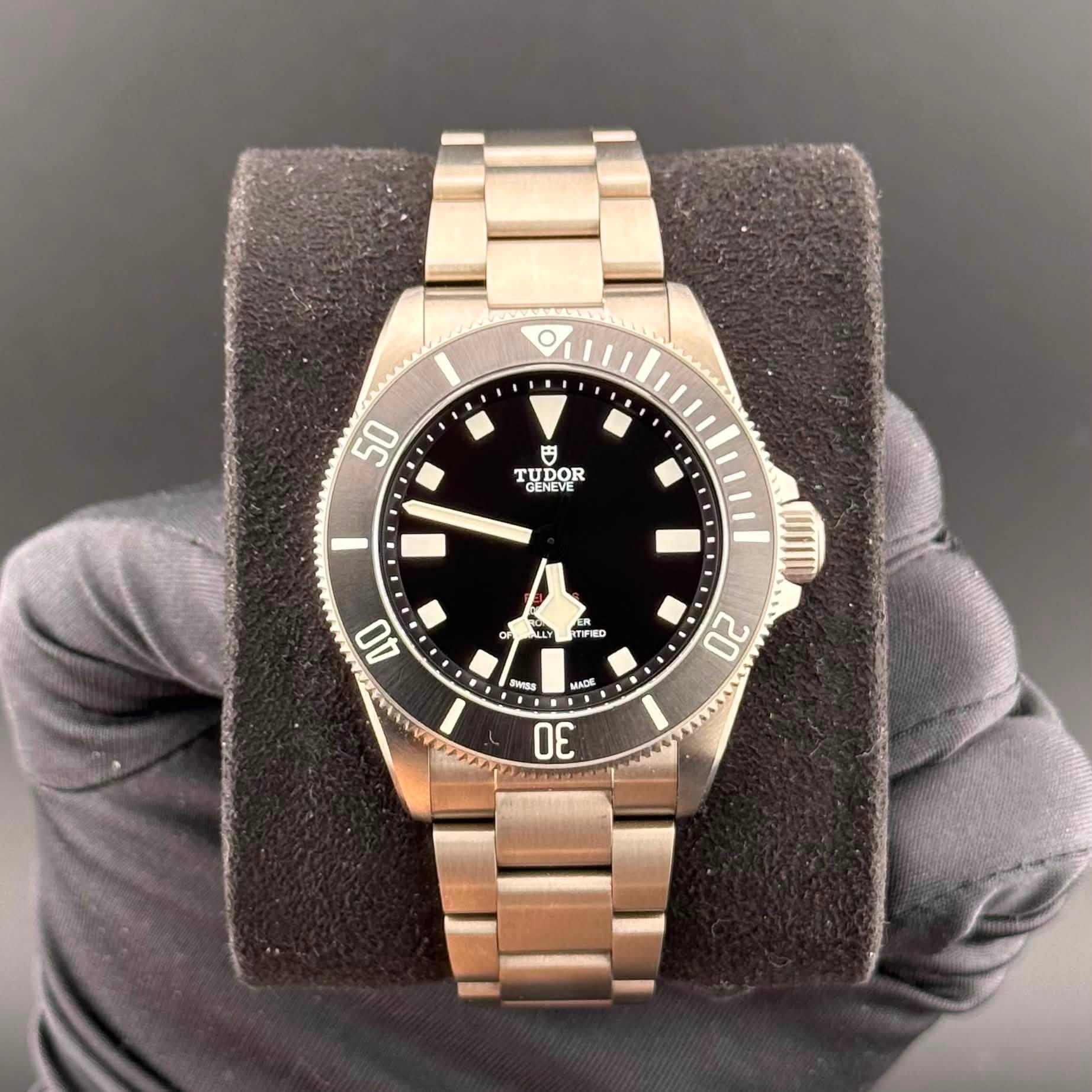 May be an image of wrist watch and text that says 'O 50 日 TUDOR DOR GENEVE on on M له ดย 4D FILO AO BMSS AS MADE 3 רי 20'