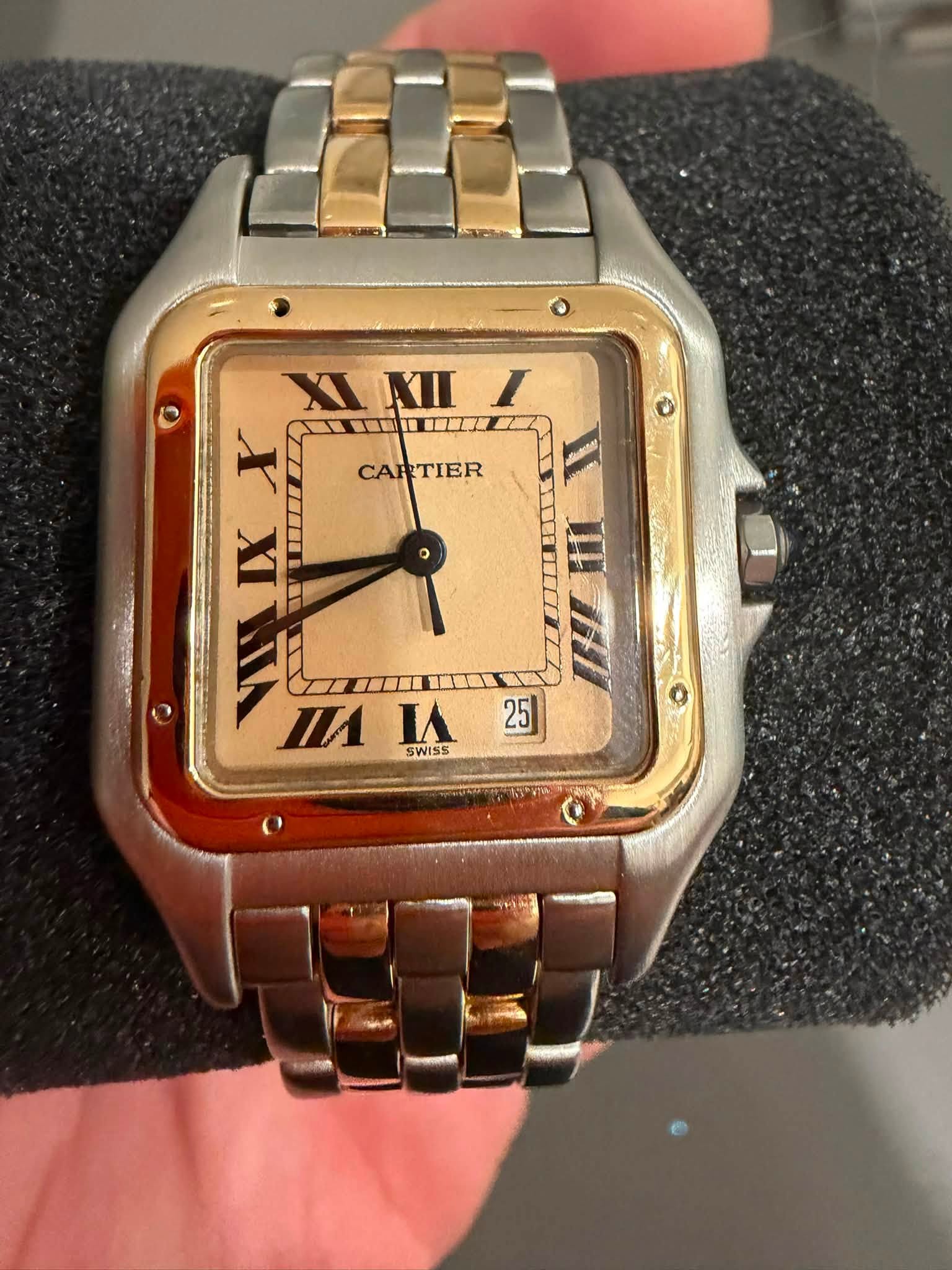May be an image of wrist watch and text that says 'CARTIER TIER CAR KII XINII I X VIVIX I ا IX MIDI rИ TAIA2 25 I SWISS'