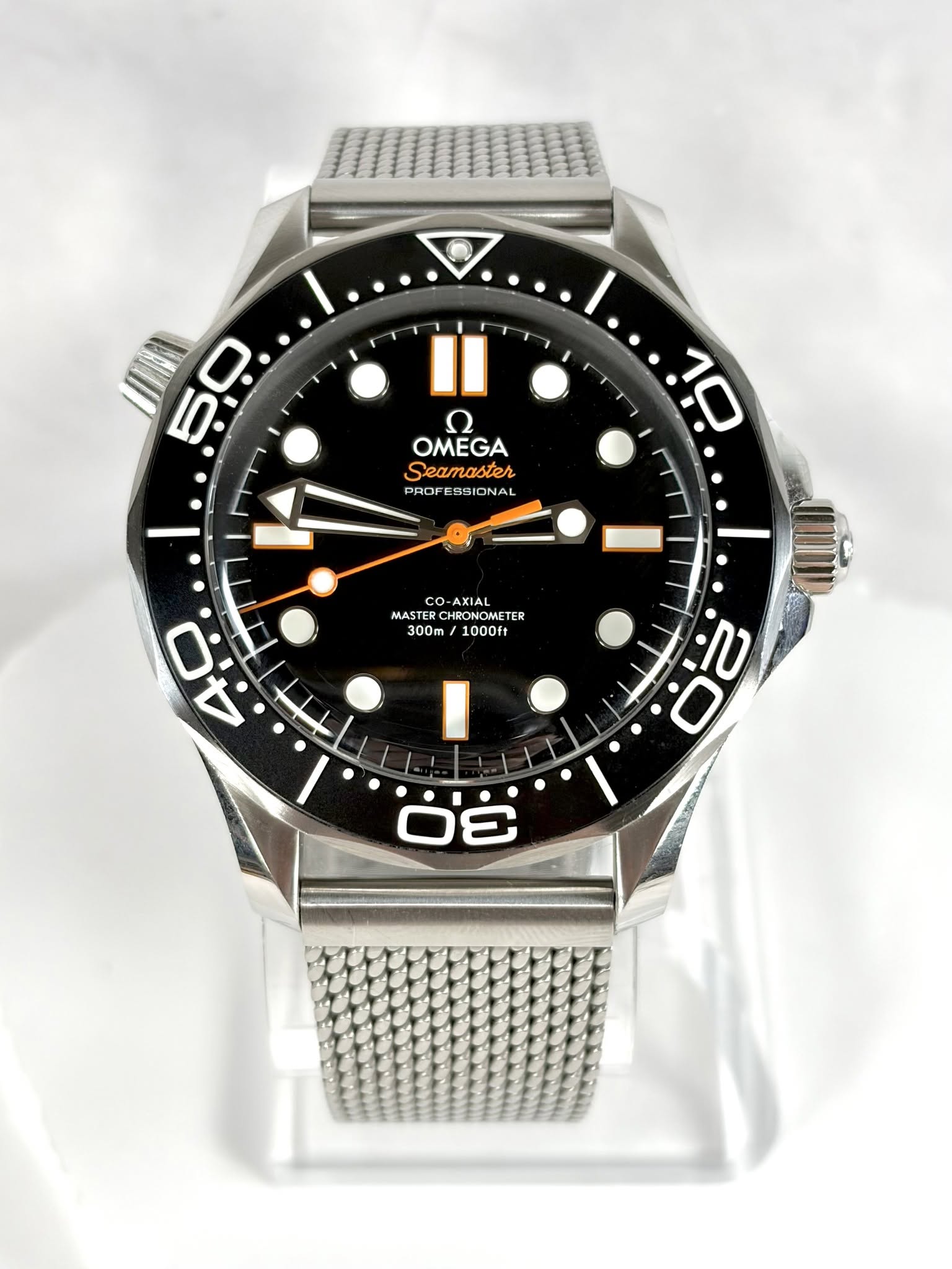 May be an image of wrist watch and text that says 'ب5 ۲ OMEGA Seamabter PROP ESSIONAL ESSIO ם 10 CO-AXIAL MAST MAER ERCH CHRONOME HRONOME ETE TER 300m 1000ft ب 40 20 ስ 2 O بن…