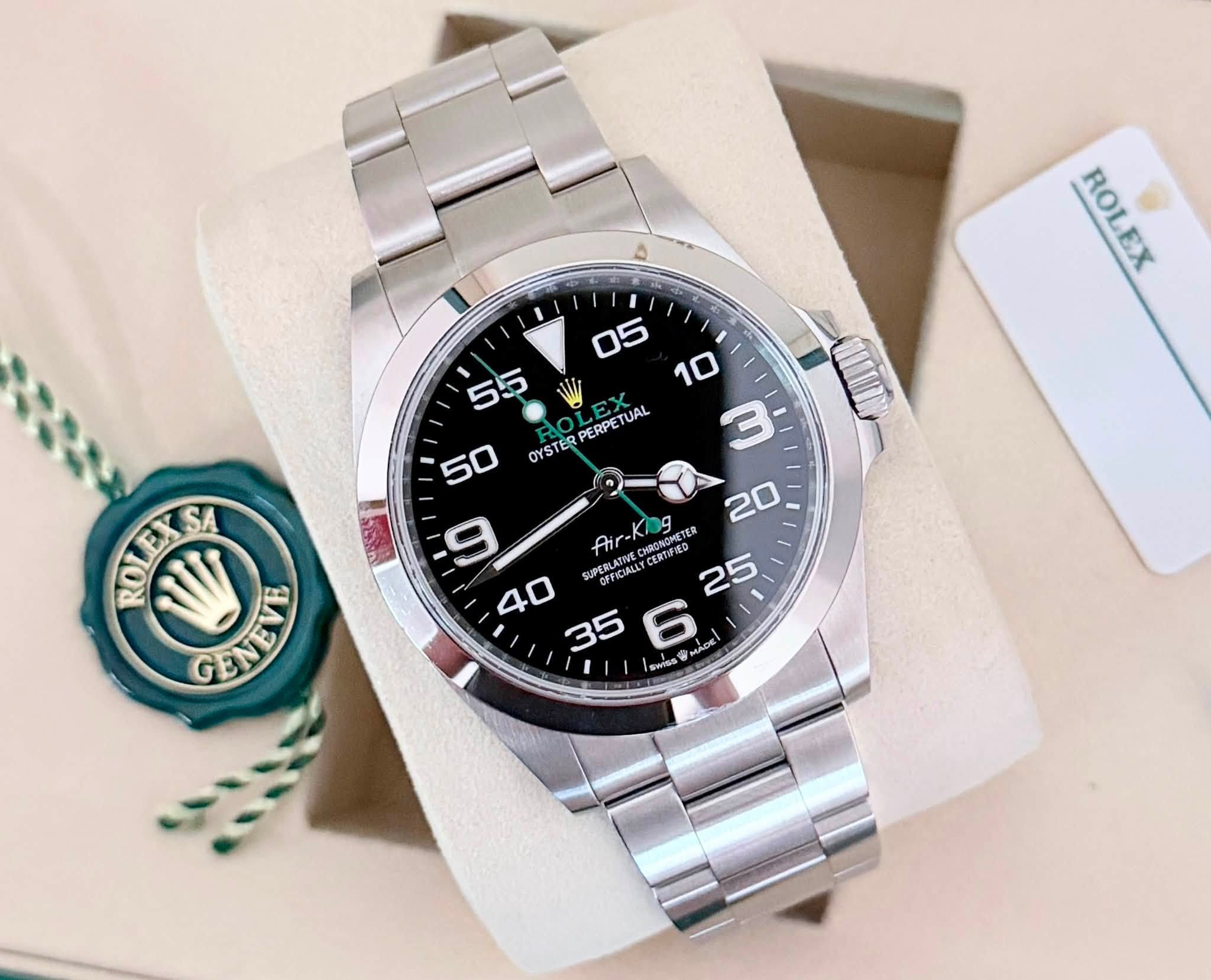 May be an image of wrist watch and text that says 'ROLEX ROLEX ROLEXS SA ROL GENEVE HA 05 55 10 PERPETUAL TUAL 3 50 OY OYSTER PERPE 20 10 Air-Kia HRONOMETER TER SUPERLATIE…
