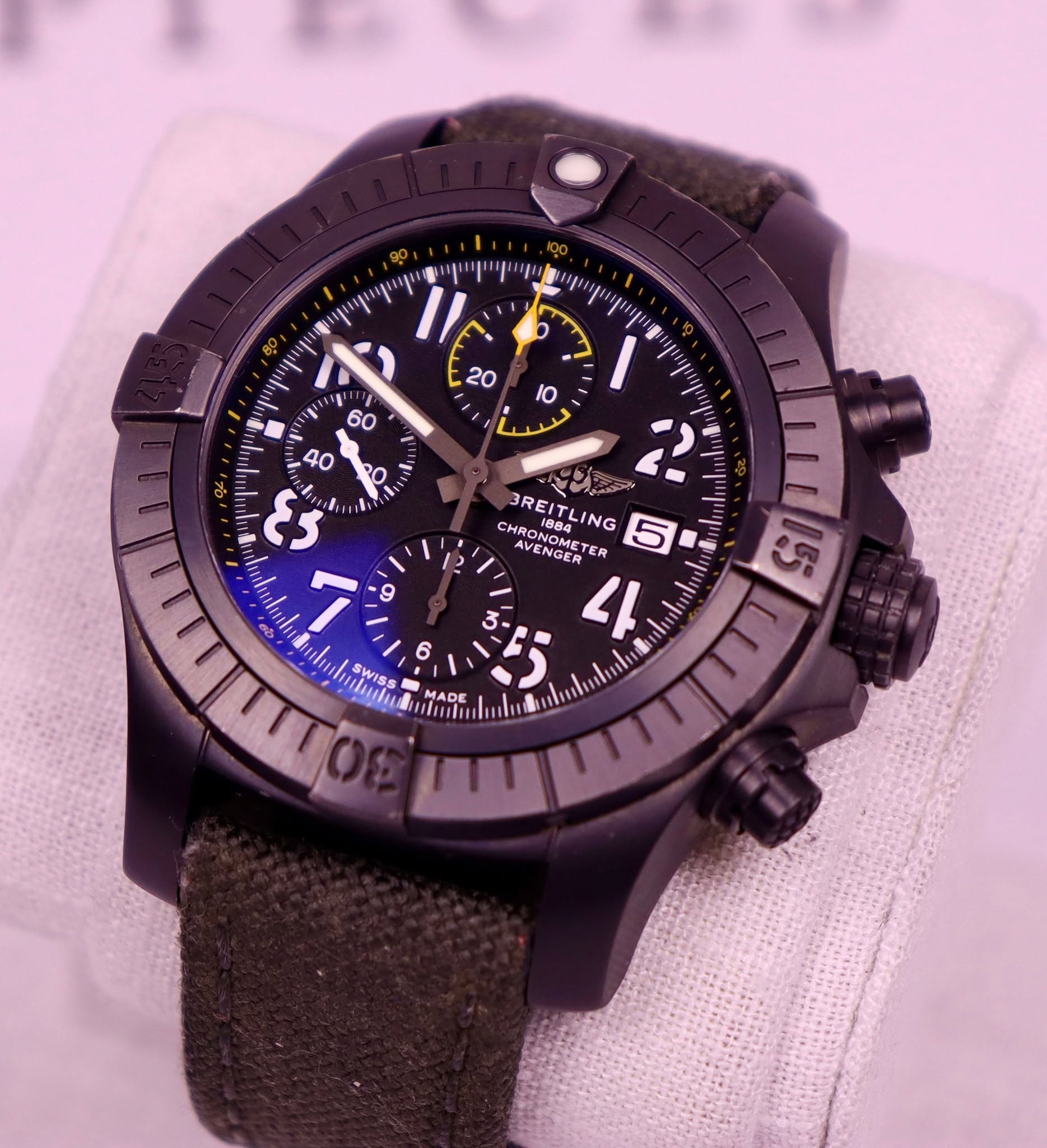 May be an image of digital watch and text that says '- 20 ท 60 40 I0 O 4 1 ' ባጣጣ i 3REI 3REITLING CHRONOME HRONOME AVENGER TER B8GING S ER 9 مکن 3・ 44 6 SWI WISS นน MADE'