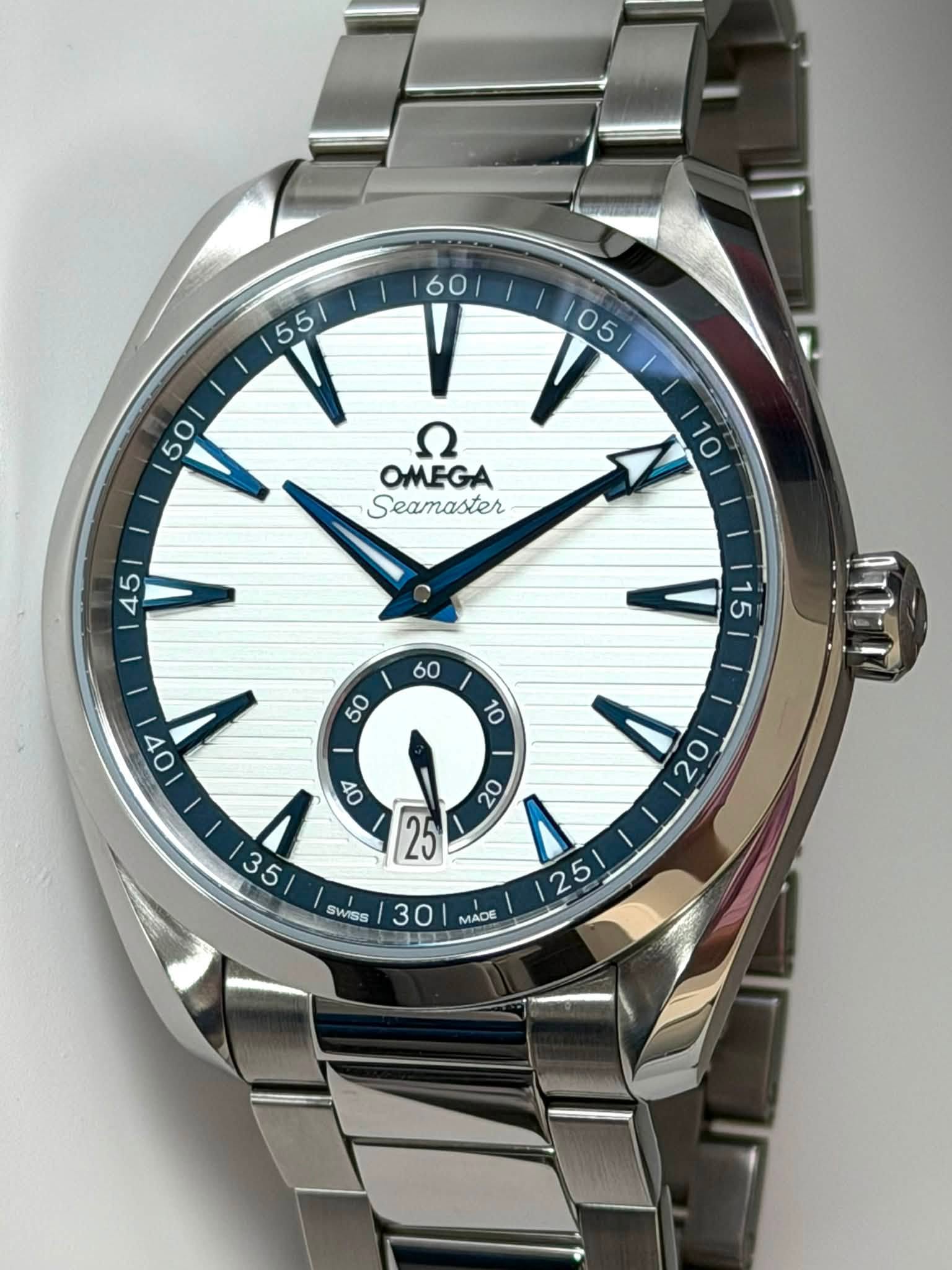 May be an image of wrist watch and text that says ' Ω OMEGA Seamaster 10 45| o0 10 OV 20 / 10 25 မဟ 5 SWISS 30 MADE 251'