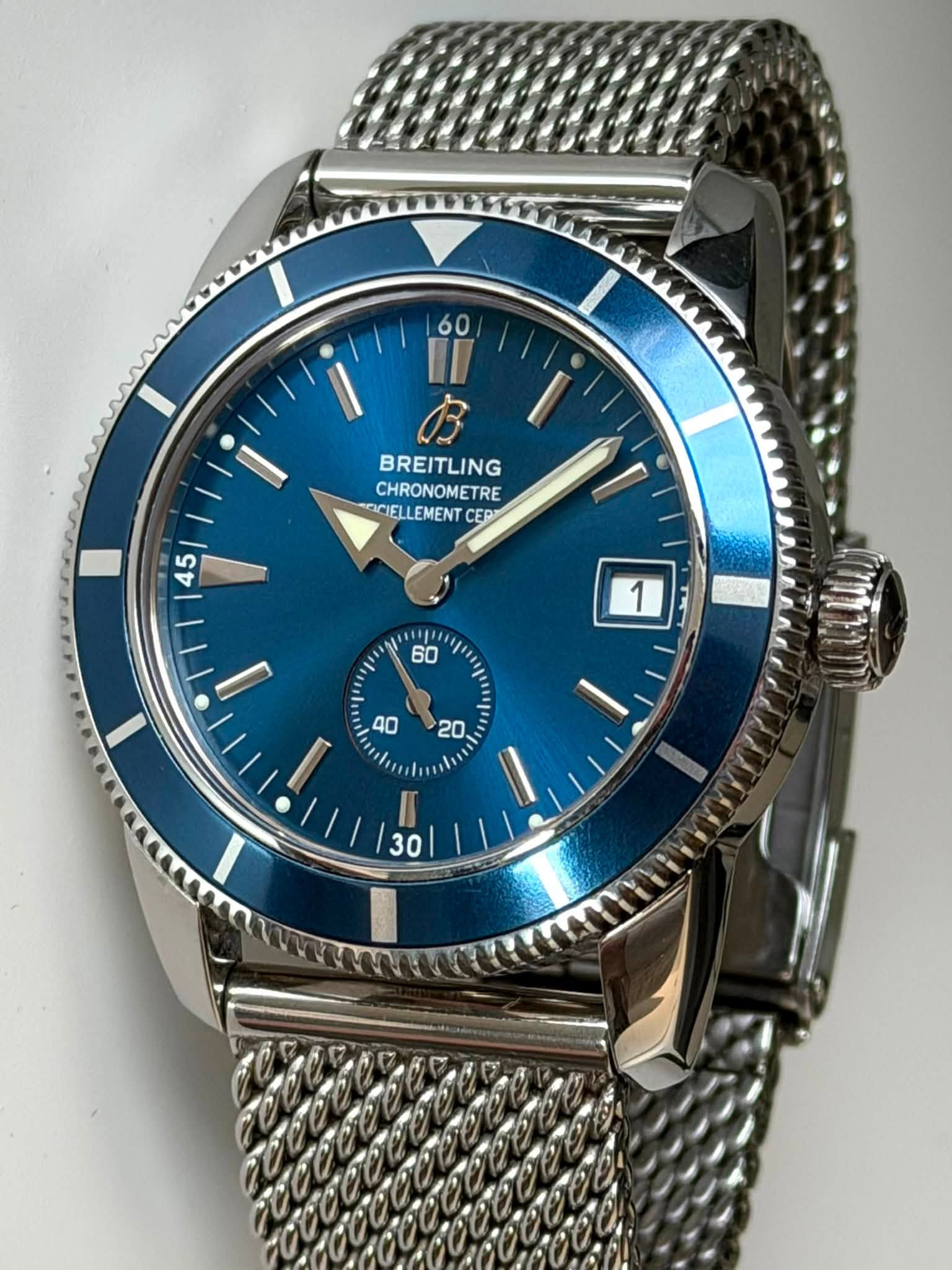 May be an image of wrist watch and text that says 'BREITLING CHRONOMETRE CIELLEMENT CER 45 I 60 יי 1 لد 1 I '