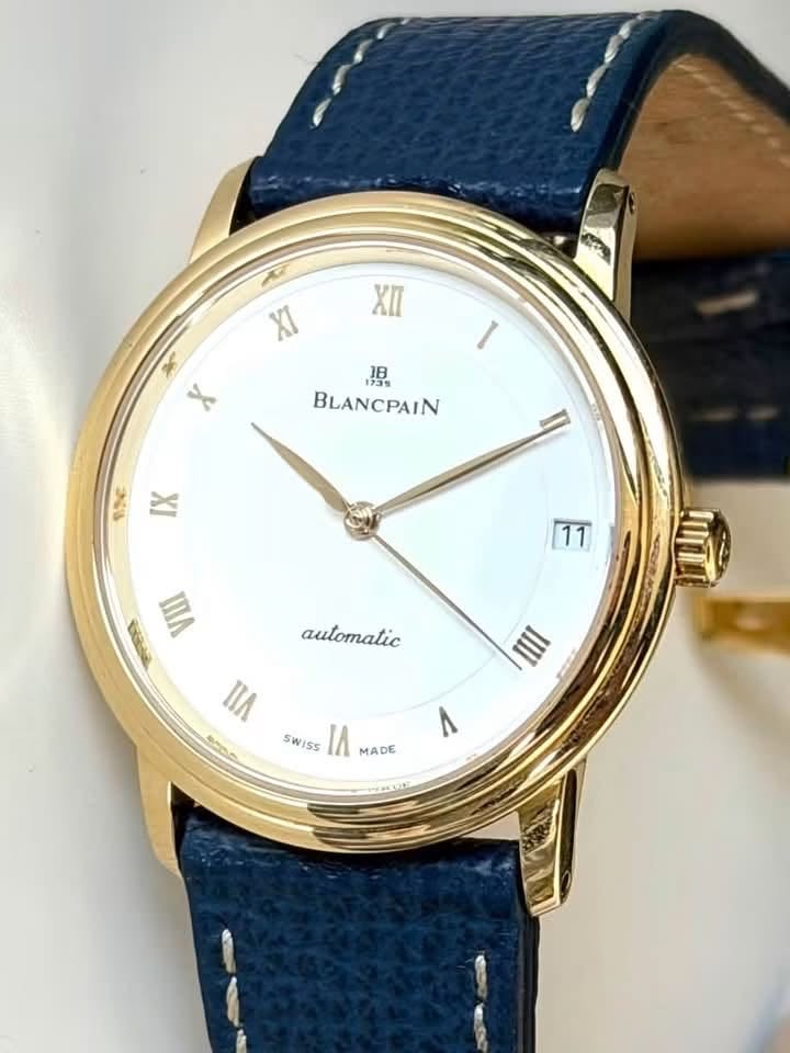May be an image of wrist watch and text that says 'Xn XI ንኖ ٢ I 18 BLANCPAIN Ε T%C TE 11 WЛ automatic に !T III nЛ жиo SWISS SW IS5 ΙЛ MADE'