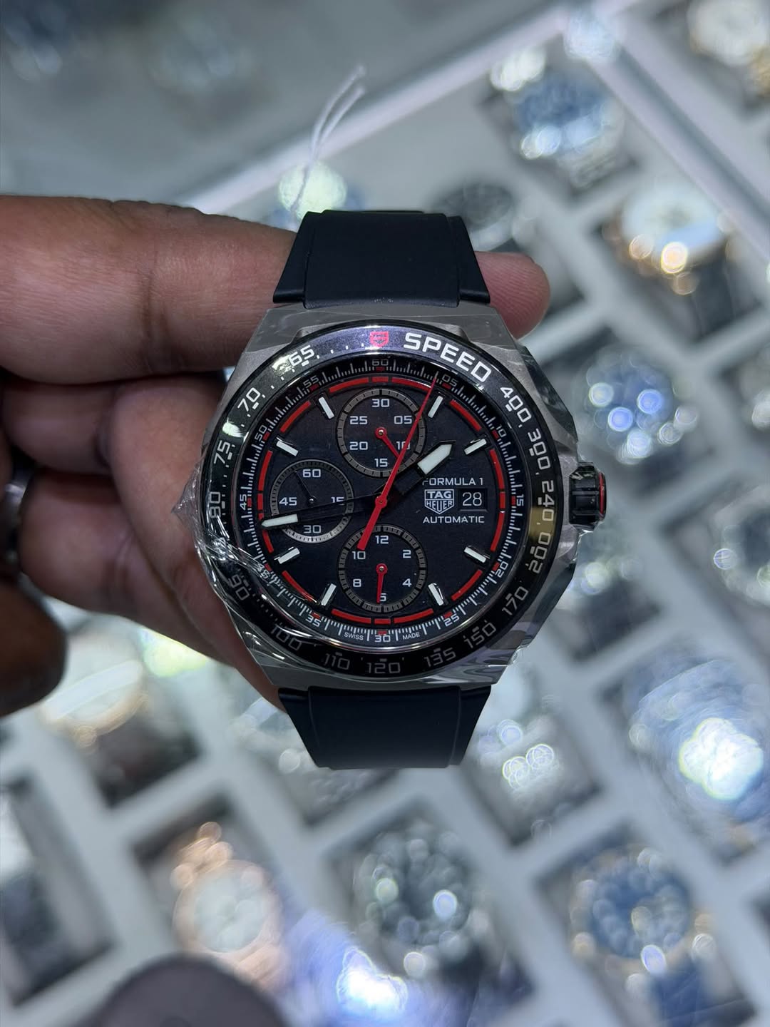 May be an image of digital watch and text that says ' . 두 SPEED SPEED F」 ORMULA 1 HEIEP TA28 TAEE 28 AUITOMATIC 12 2 2 E 8 4 'ንናን Jeapon'