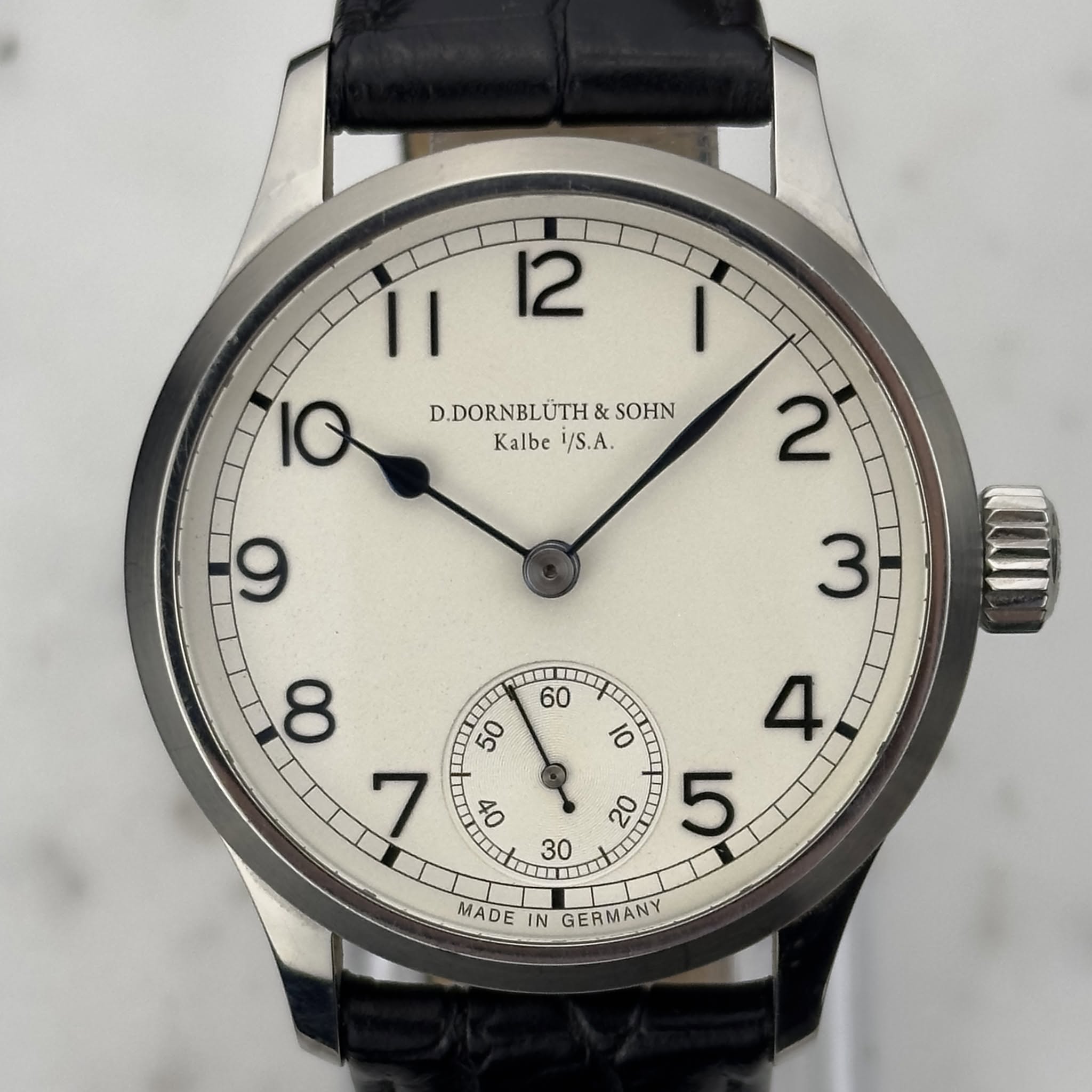 May be an image of wrist watch and text that says '12 |1 10 D.DORNBLÜTH NOHN Kalbe/S.A. Kalbe i/S.A. ١ 2 9 3 60 UII 10 20 E 4 5 8 PULn 50 7 ot O = IN 2 SERMAN 30 3'
