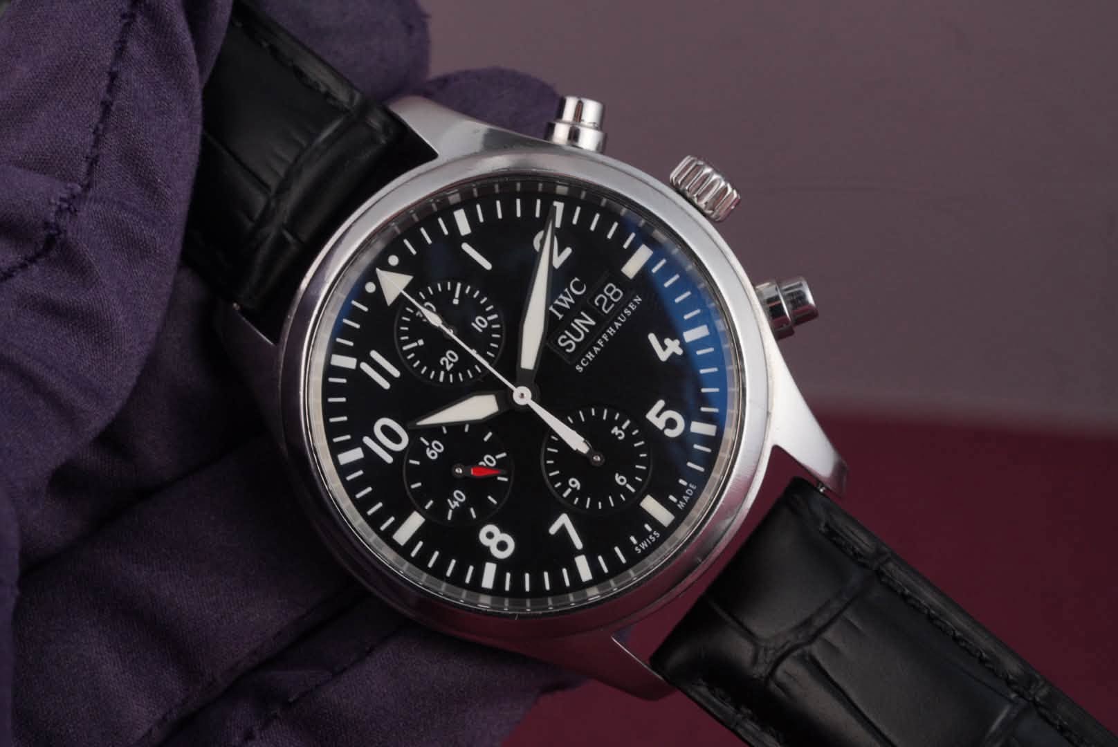 May be an image of wrist watch and text that says 'UNY 10 20 IWC 28 SUN O 10 ب ٧'