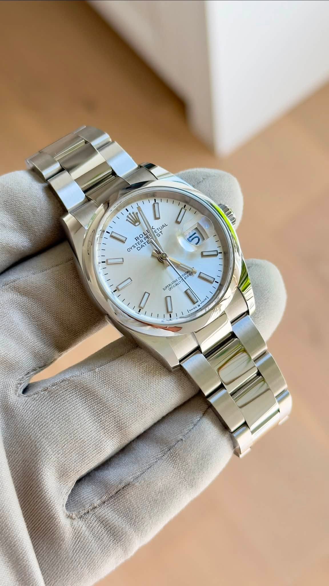 May be an image of wrist watch and text that says '亚 ETUAL ST UAL RO ST TRO O RP OYS YSTE DAT TERP DAT mm 5 0 I - রা PUNCAI'