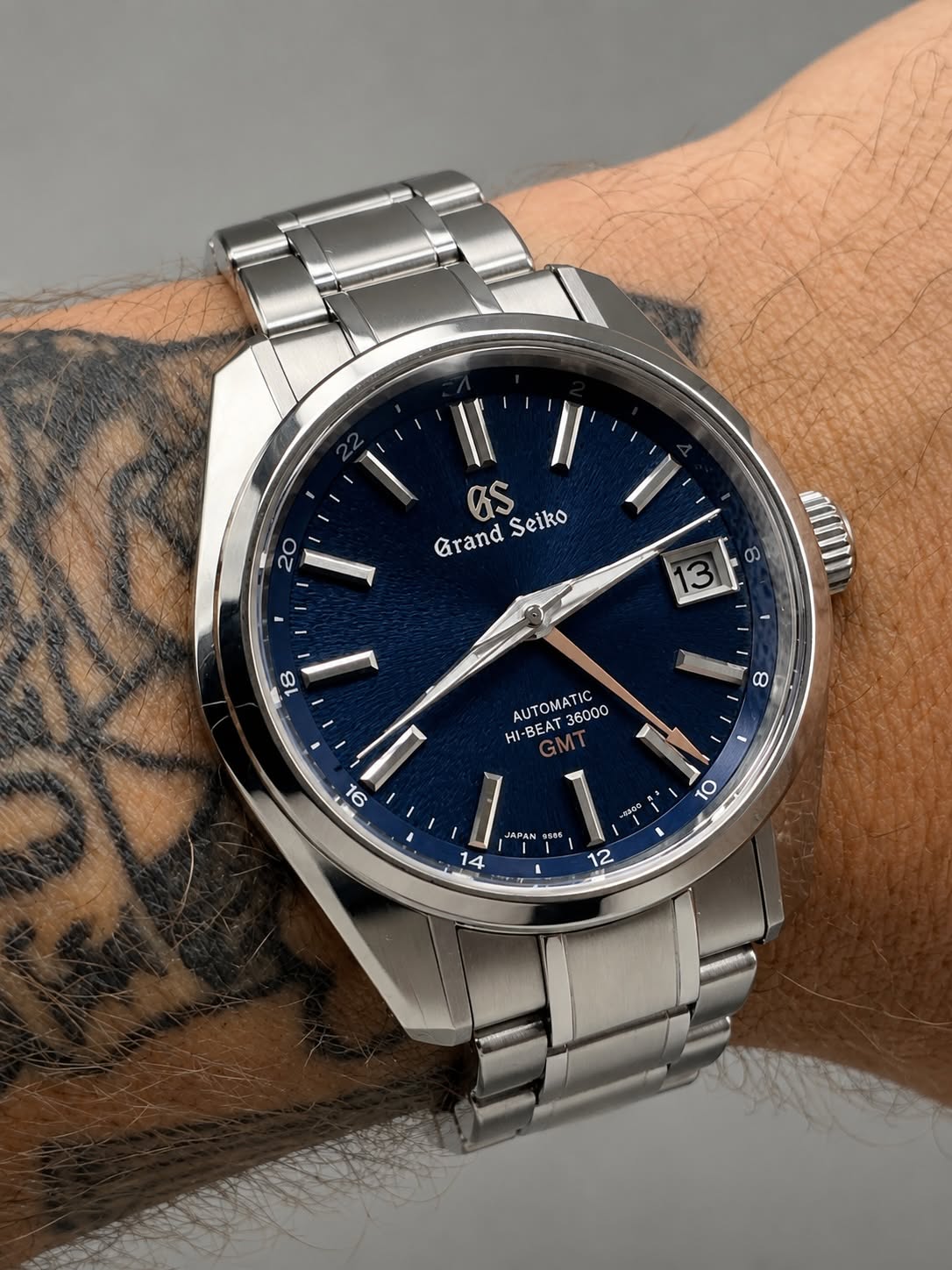 May be an image of wrist watch and text that says '20 Grand 6S Seiko E 8 18 00 AUTOMATIC 36000 HI- BEAT 16 O JAPAN 14 12'