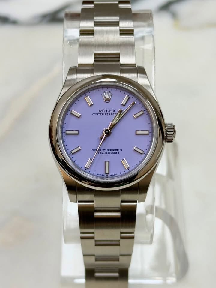 May be an image of wrist watch and text that says 'ROLEX poe OYSTER OYSTERPERPE OYSTERPERPET ROLEX R PERPET 1 FCALYCERIPIED ATIVE CHRONOMETER ICALLY CALLYCERTIFIED CERTIFIED SWISS…